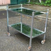 Vintage rolling bar from the 1970s in chrome metal and mirror.