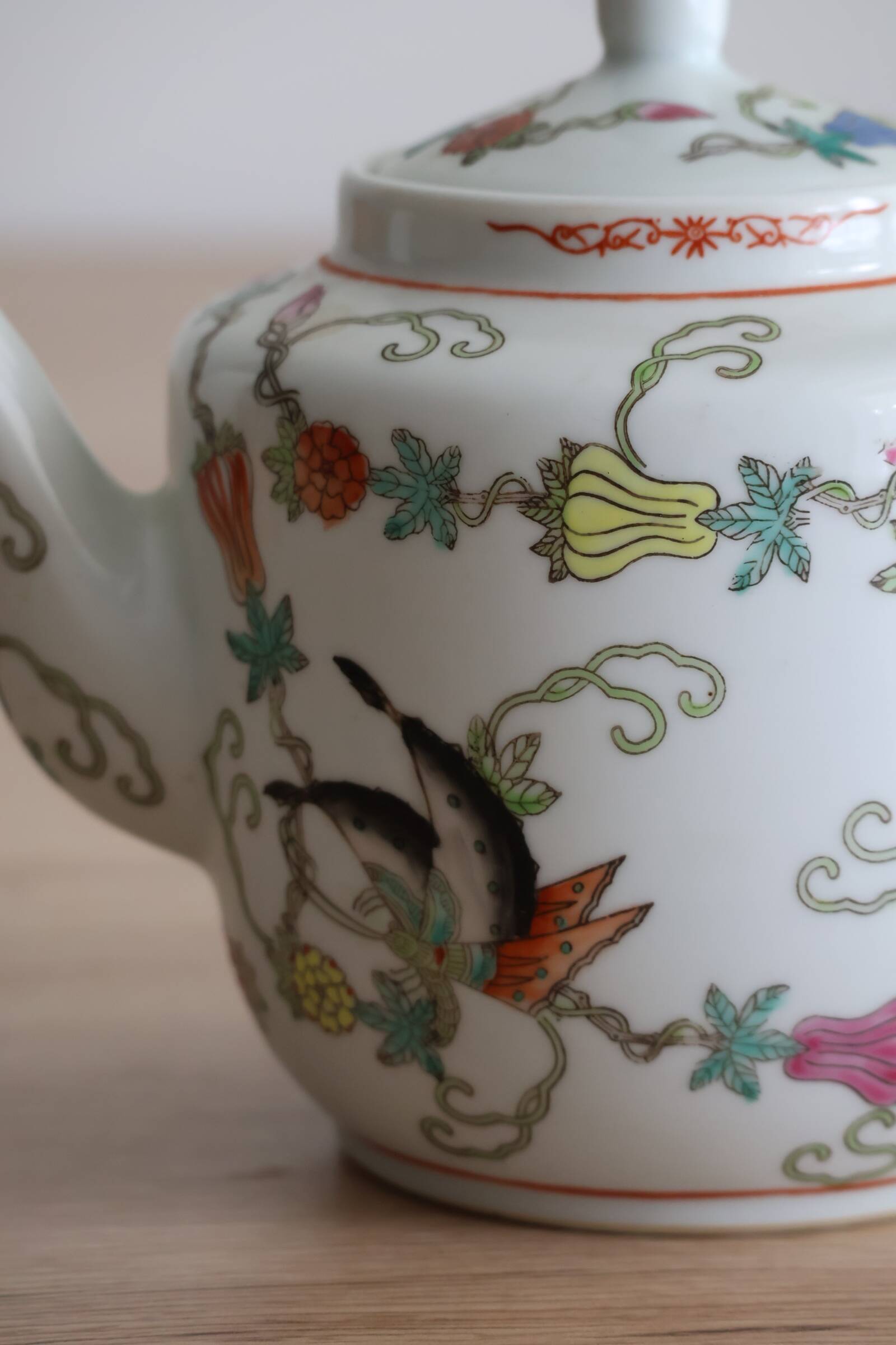 Chinese hand painted teapot Jingdezhen