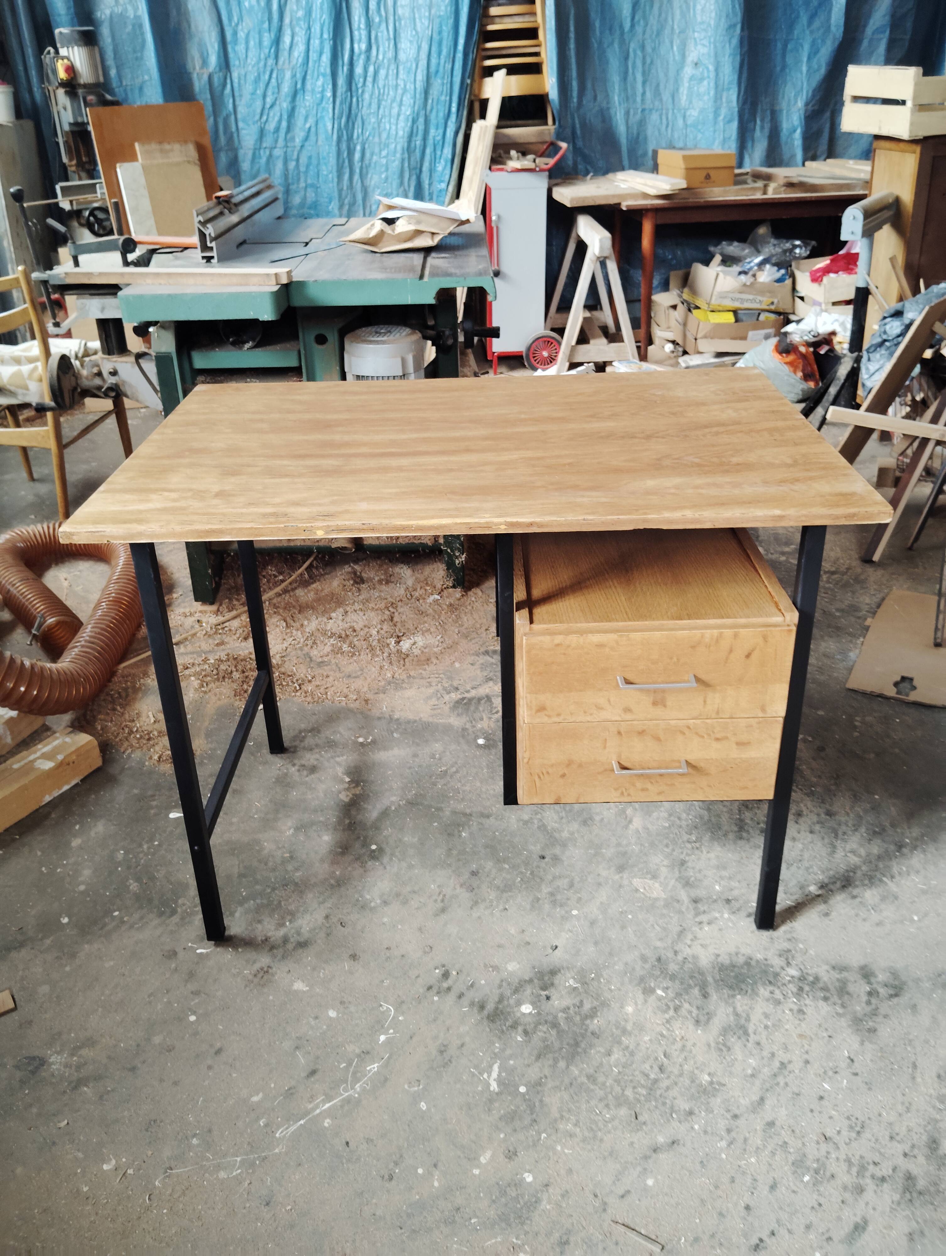 Bureau moderniste ou industriel