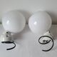 Duo d'appliques en opaline et porcelaine