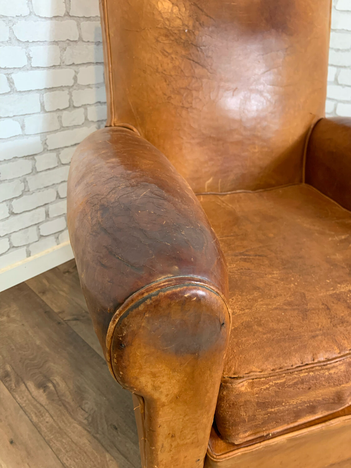 Club armchair in leather 1930