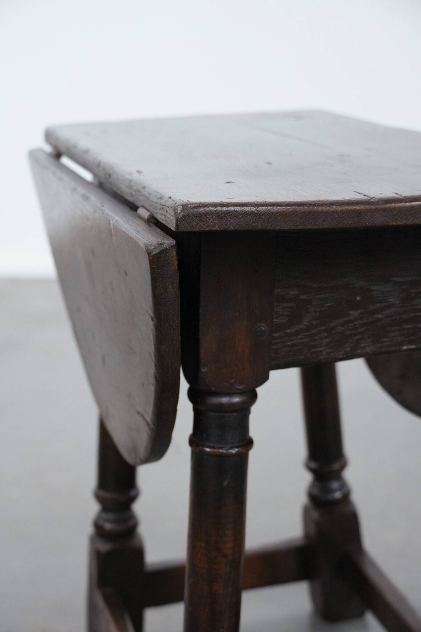 Tabouret anglais ancien à abattants, en chêne, datant du XVIIIe siècle