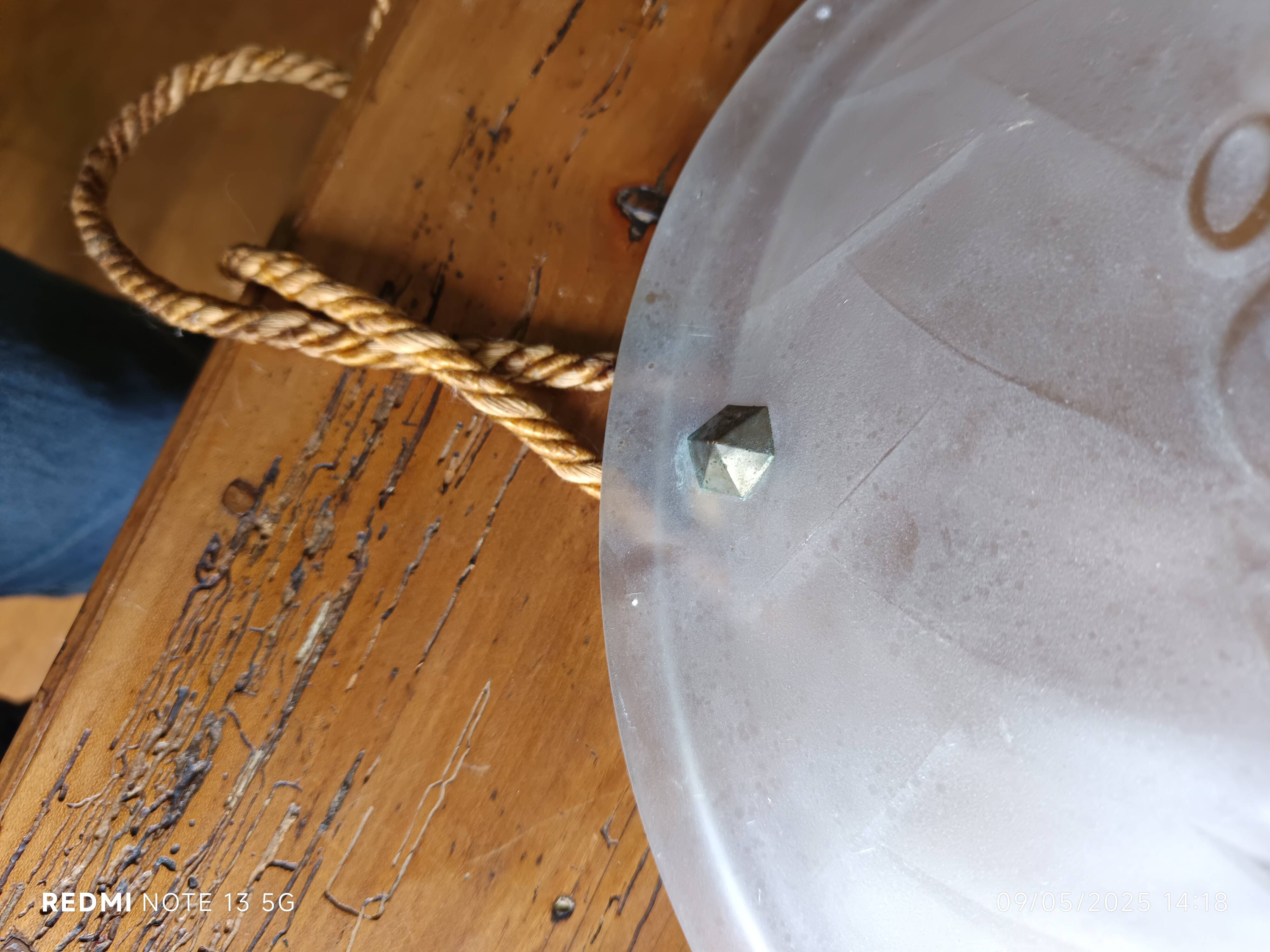 glass paste basin suspension