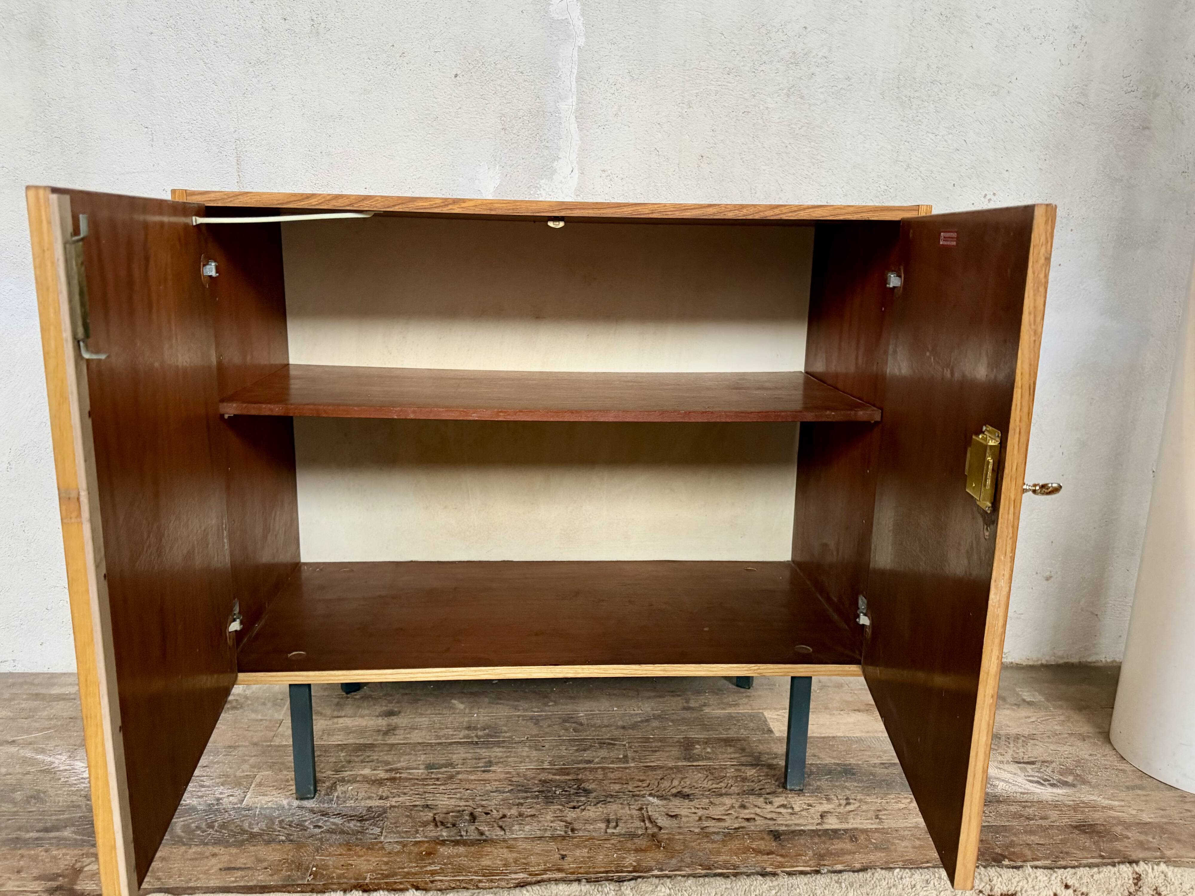 Vintage furniture werhfritz – light wood & black metal legs