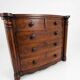 Commode galbée ancienne en acajou