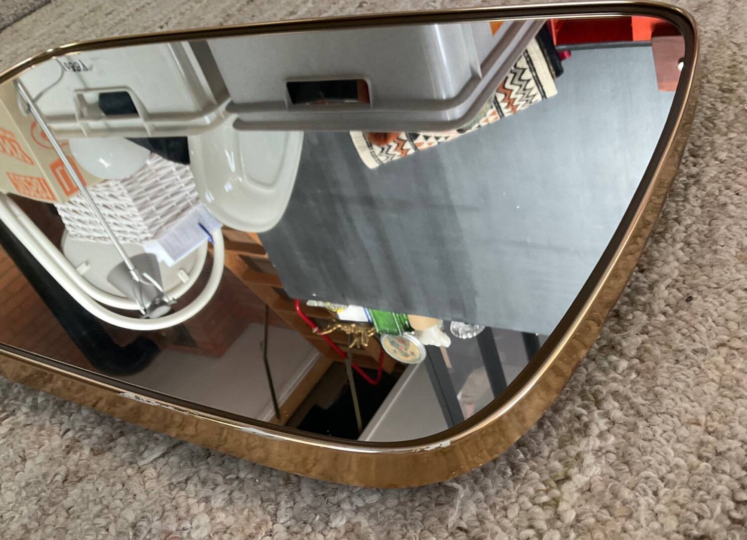 Asymmetrical free-form mirror from the 60s-70s