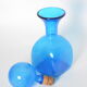 Carafe en verre bleue