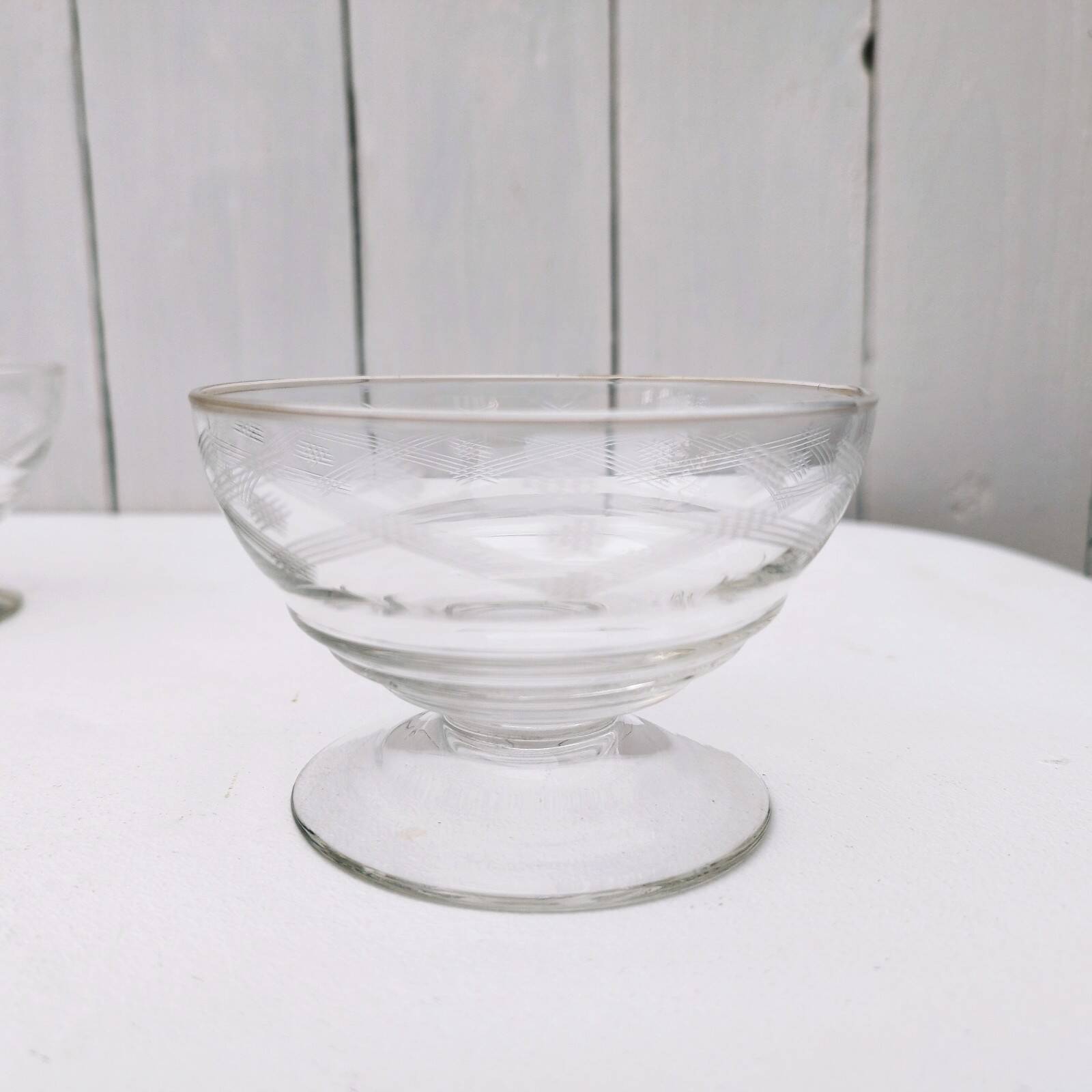 8 chiseled frieze crystal champagne glasses
