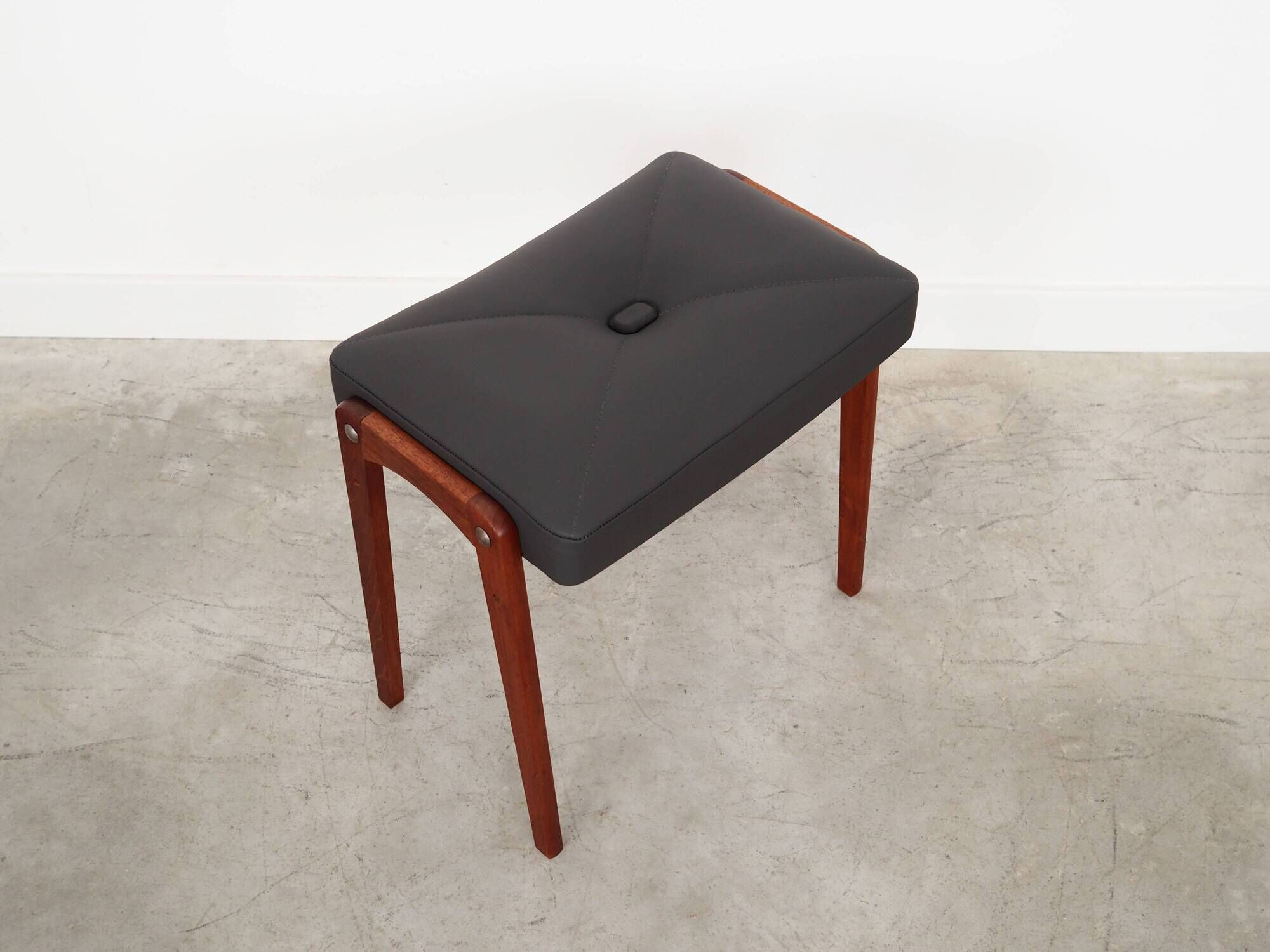 Teak footstool, Danish design, 1970s, production: Denmark