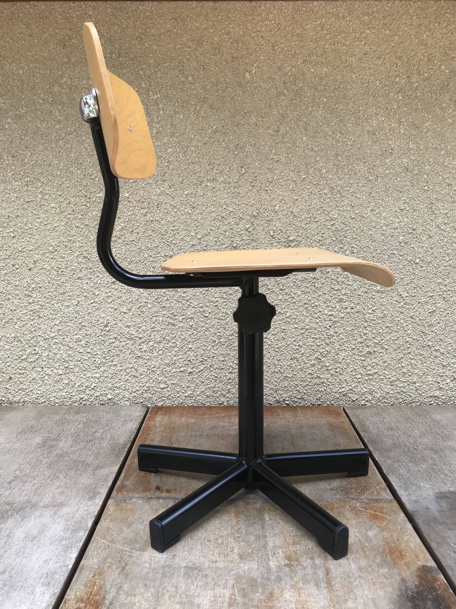 Chaise atelier métal noir avec assise & dossier bois réglable style vintage