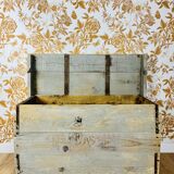 Oil can storage box