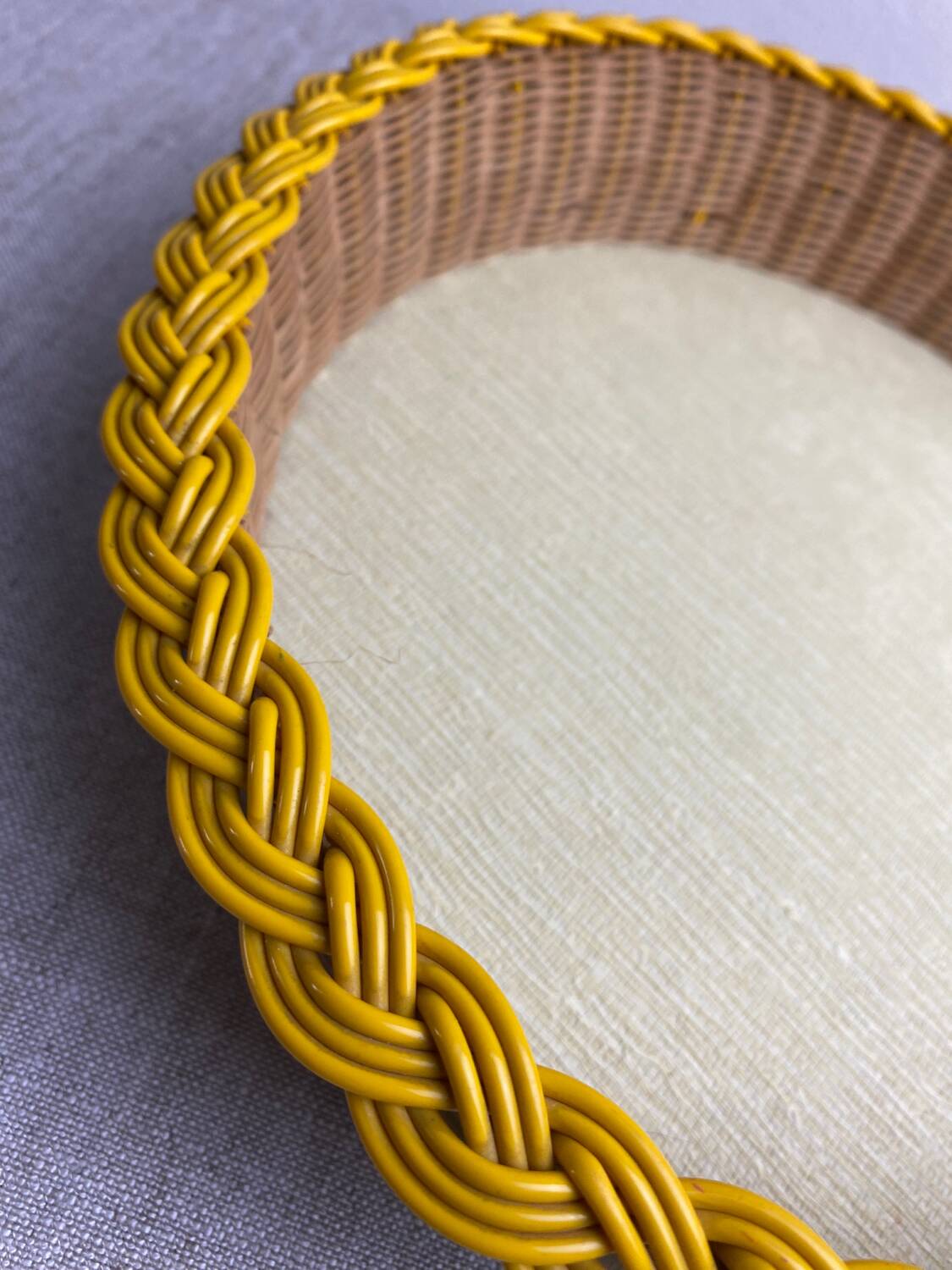 Scoubidou and rattan basket