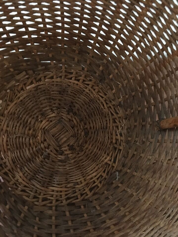 Round wicker basket