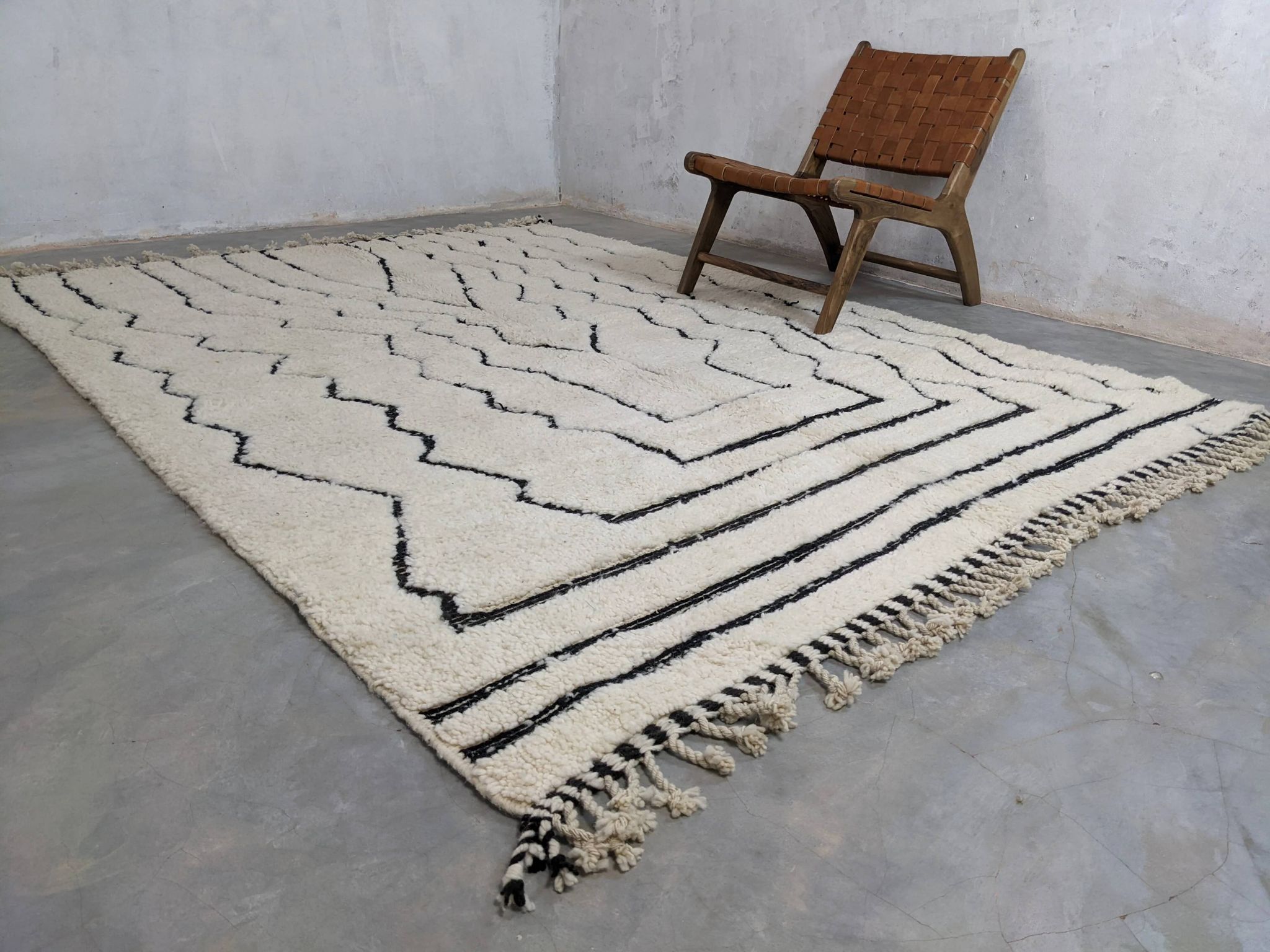 Large Beni Ouarain rug, 285 x 205 cm