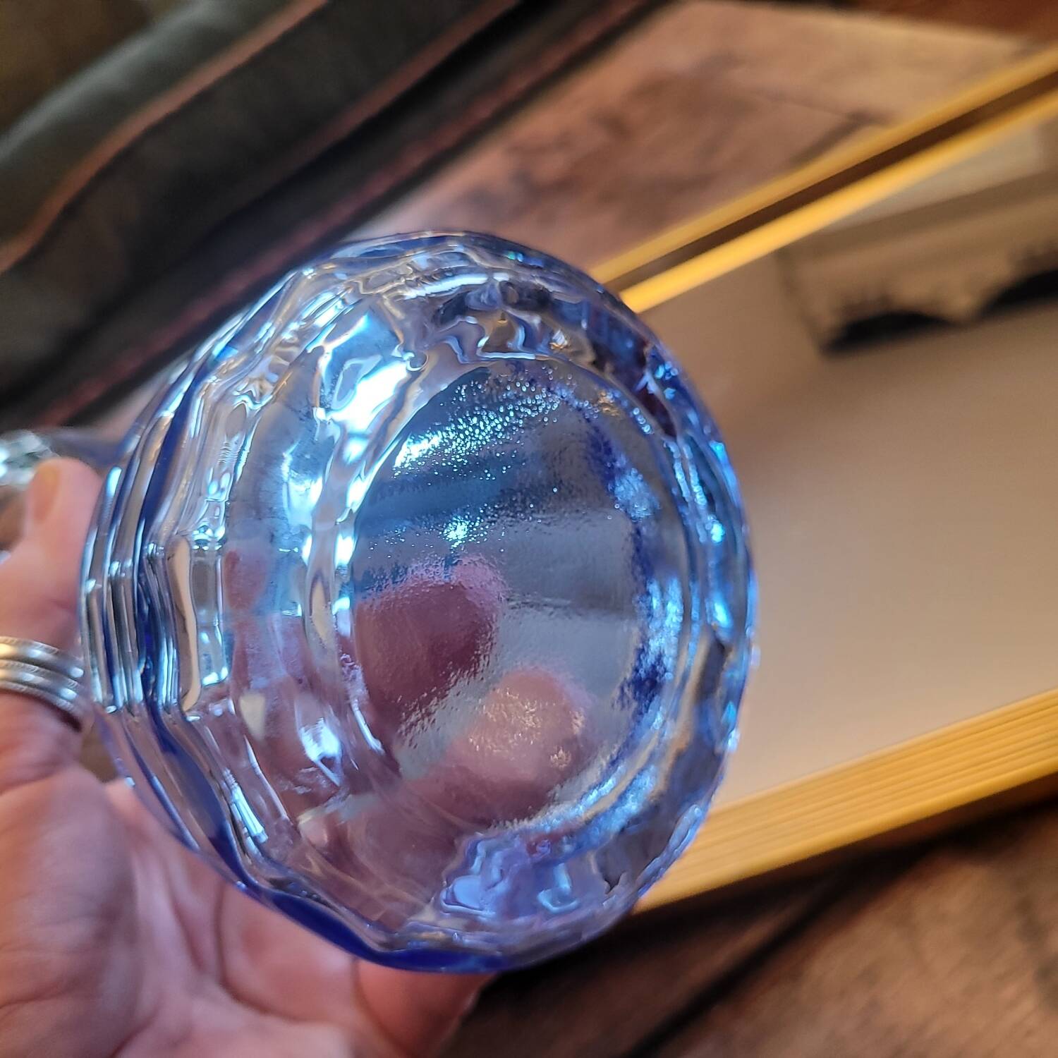 Vase en verre bleu facetté – Style Art Déco années  30's/40's