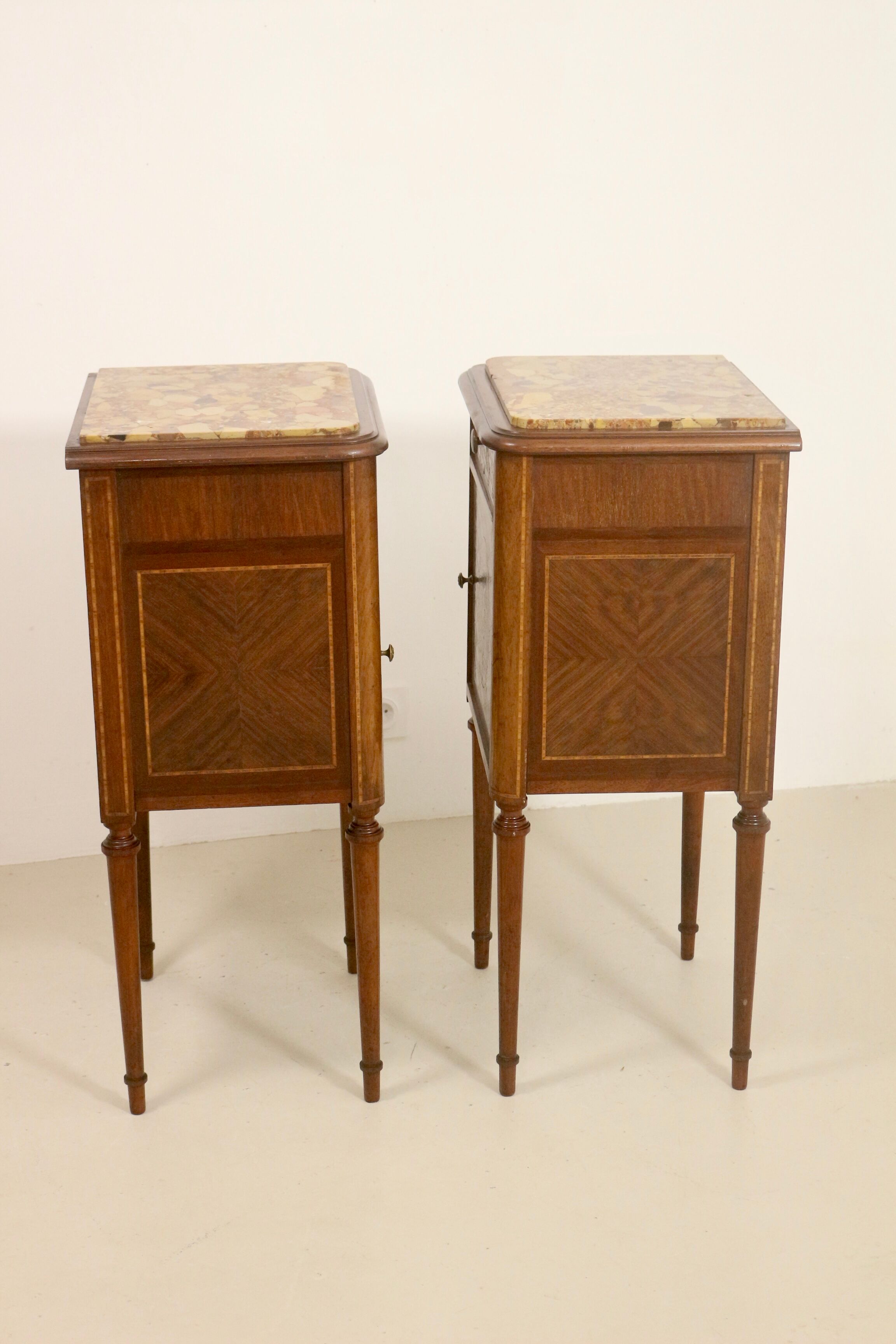 Pair of marquetry bedside tables decorated in marble façade Brèche d'Aleppo. Ref Toulouse.