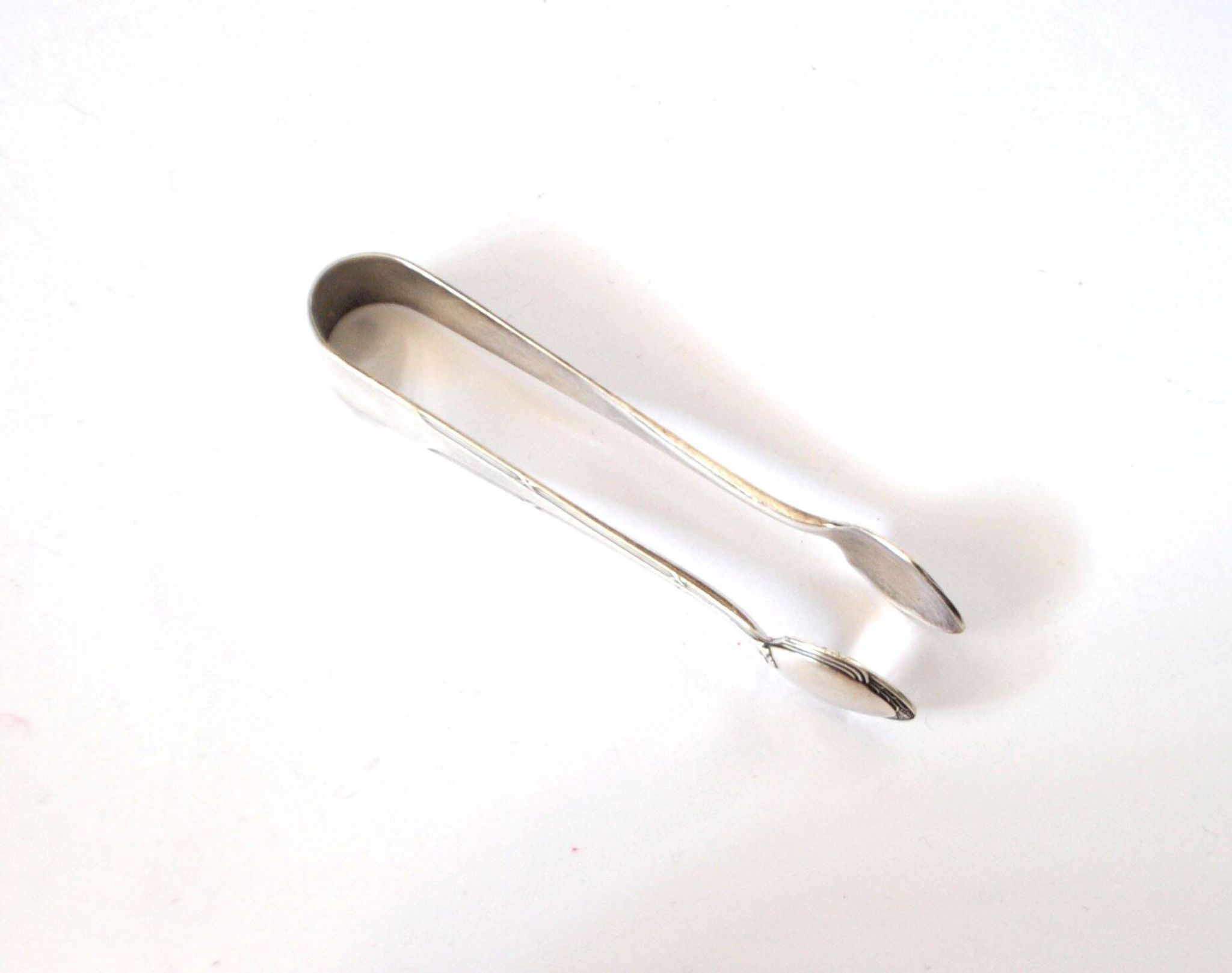 WMF vintage sugar tongs in silver-plated metal with crossed ribbon decoration.