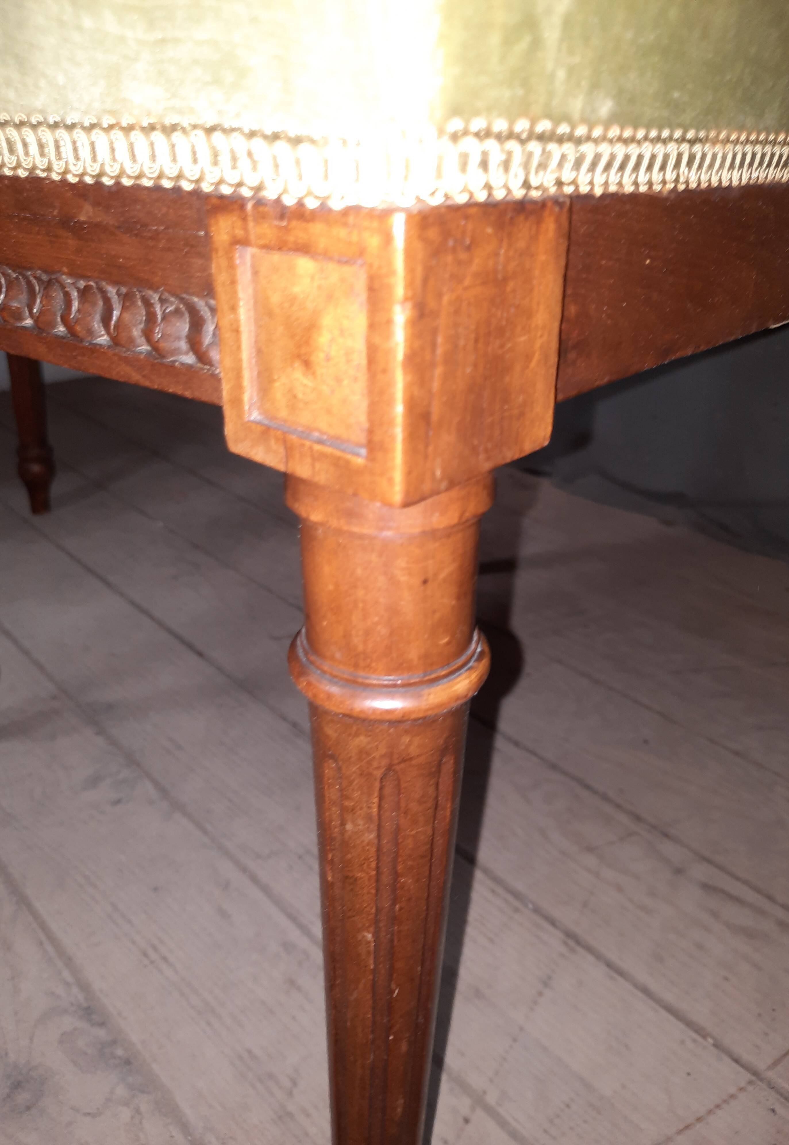 Paire de chaise en chêne et velour