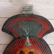 Masque tribal en bois coloré