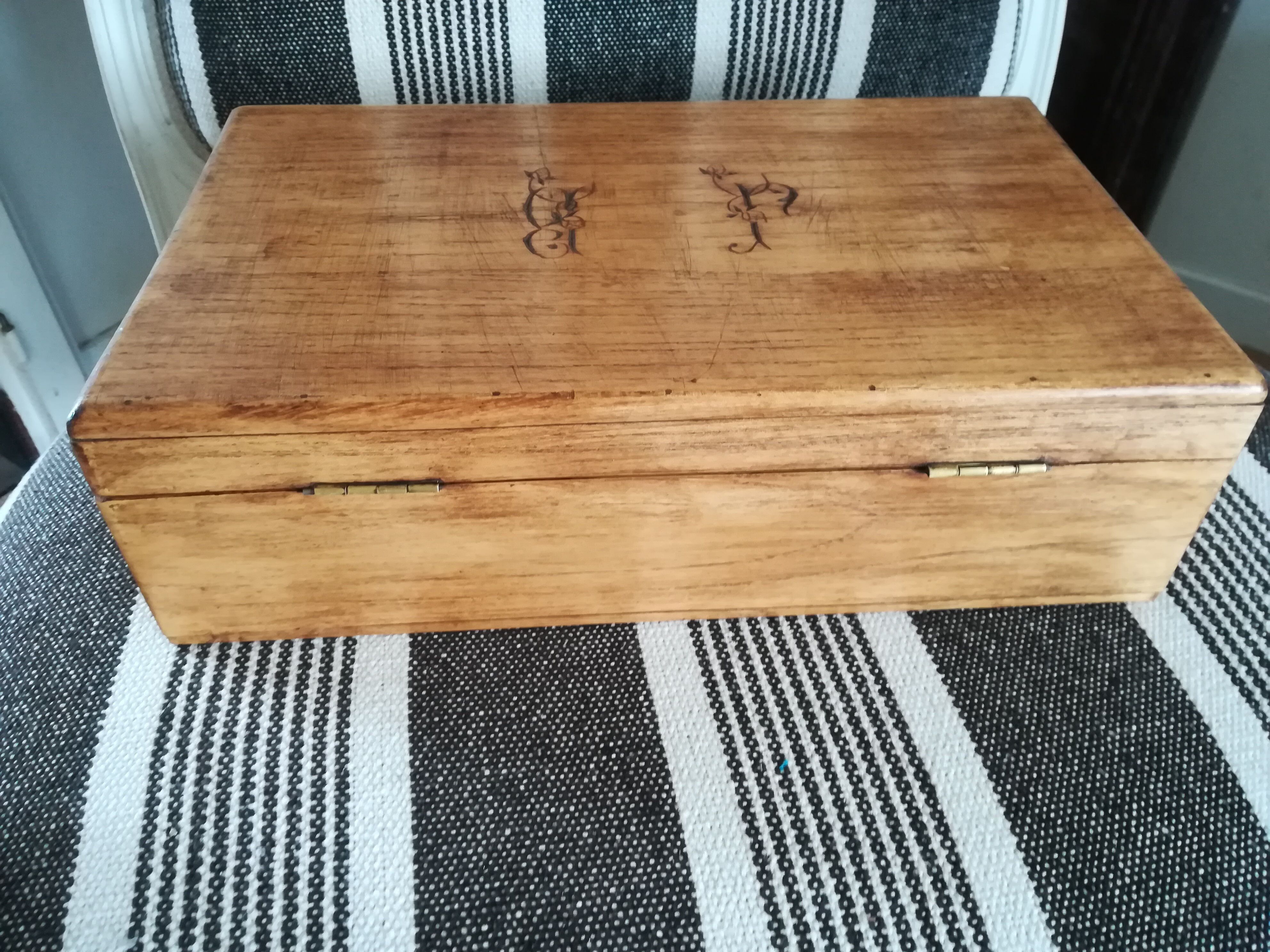 Initial original waxed wooden box j b