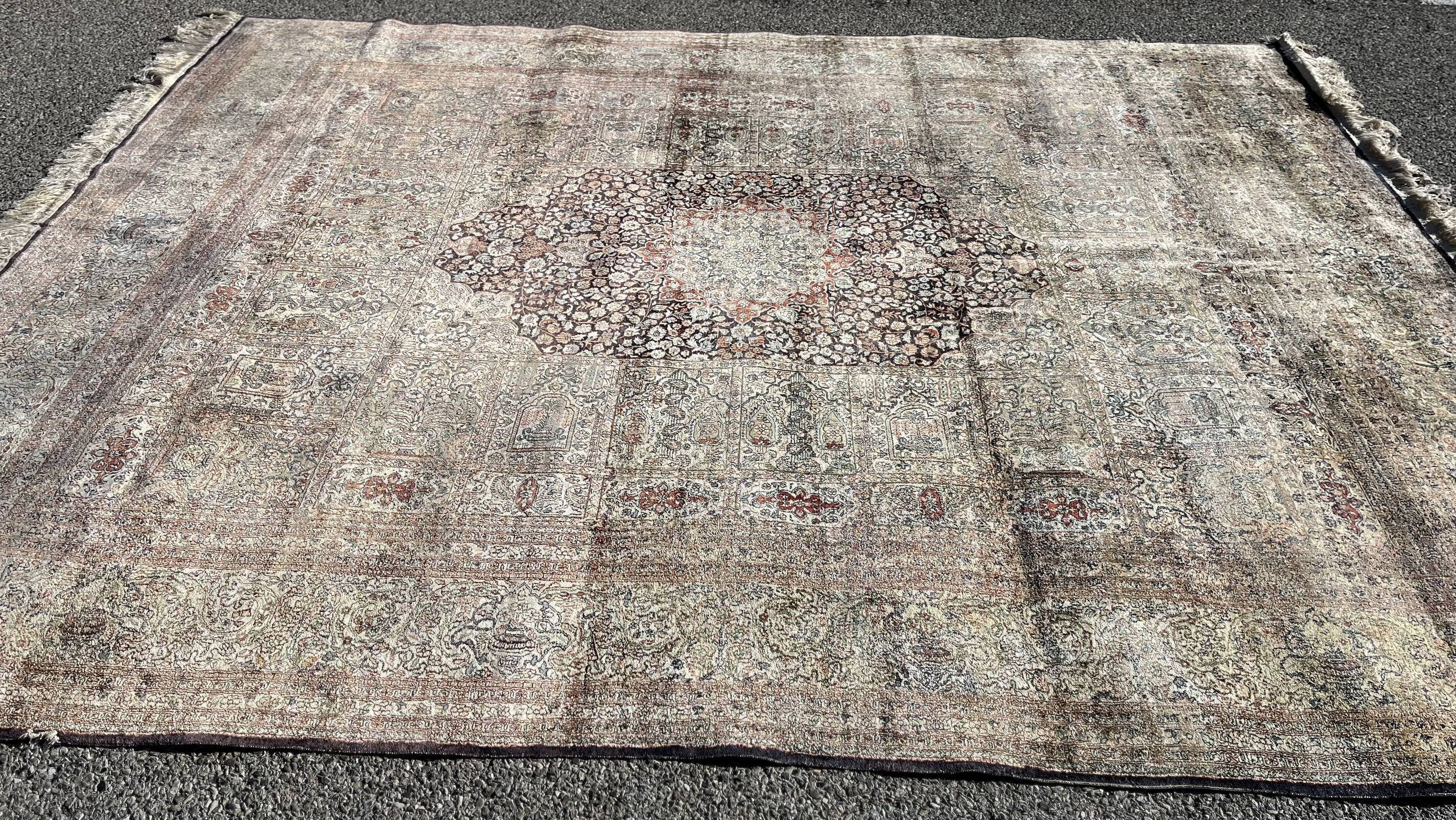 Silk oriental carpet (2.50x3.05 m), handmade, silk material
