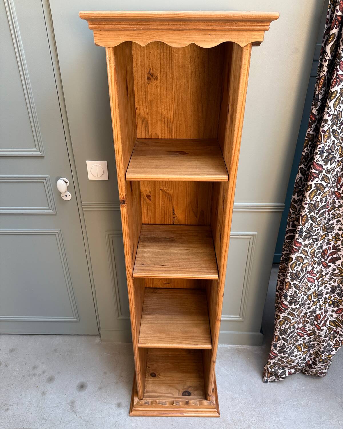 Small vintage bookcase in solid pine