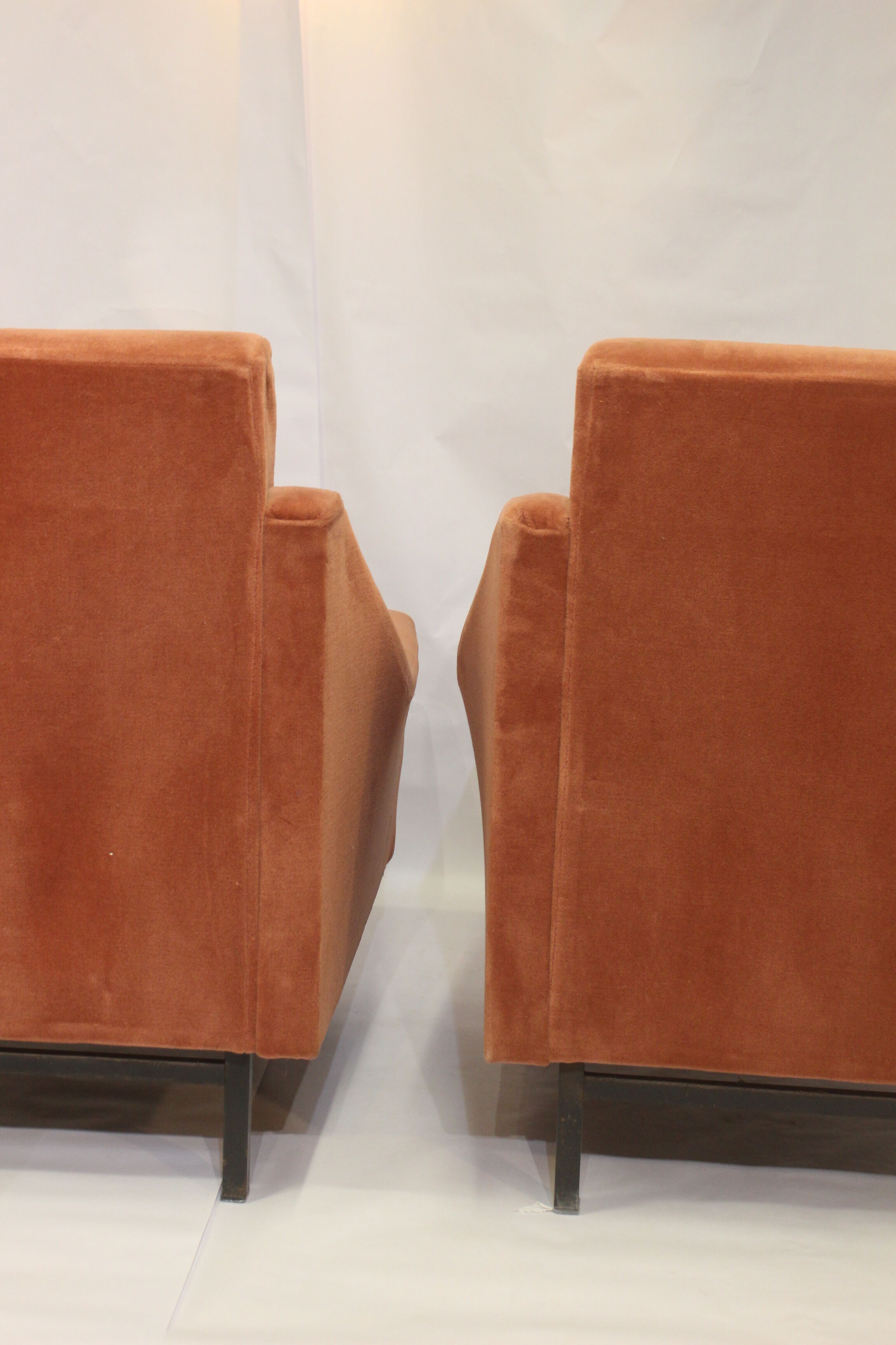 Paire de fauteuils cube en velours style Italien années 70