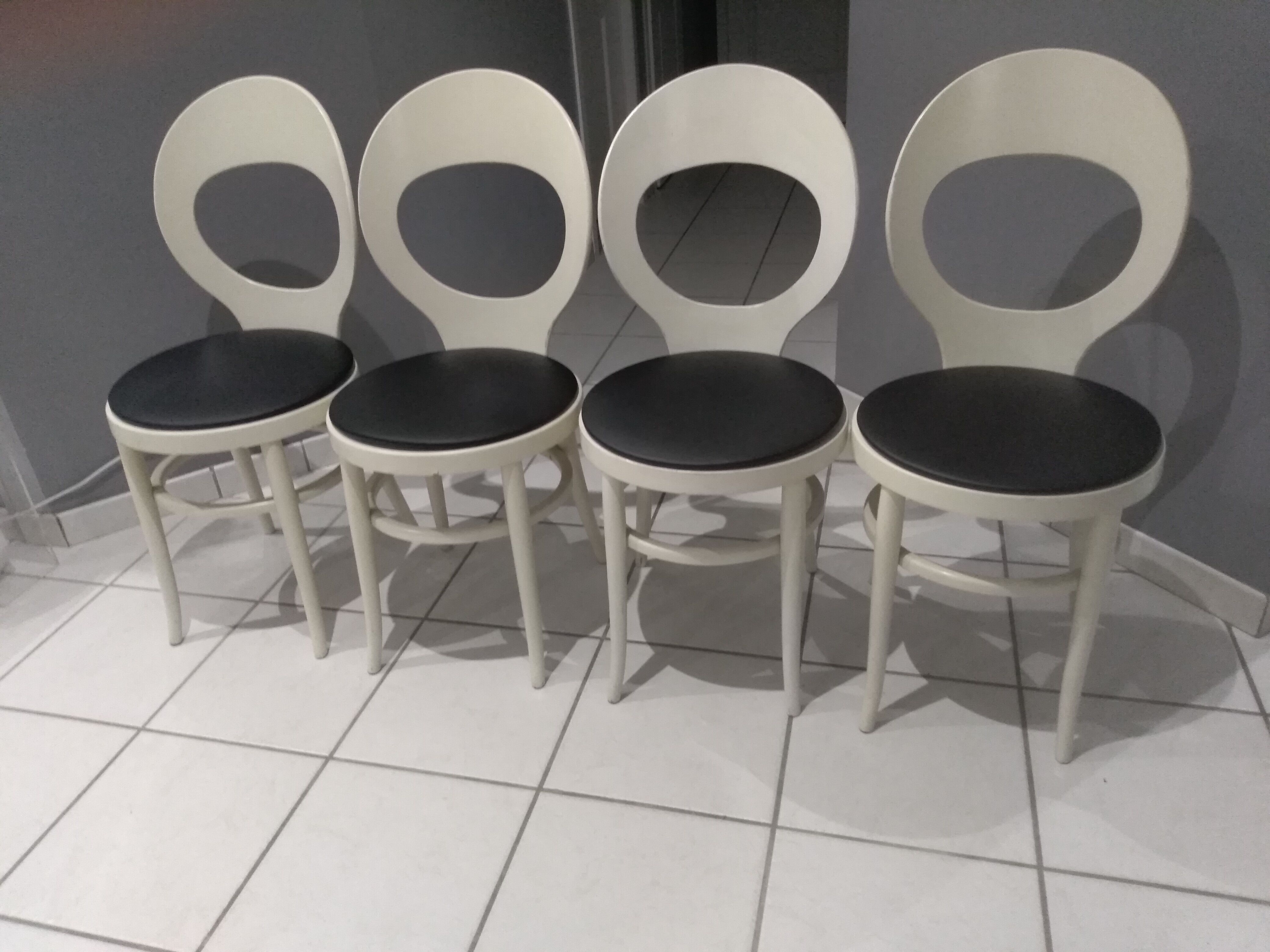 Suite de 4 chaises de bistrot Baumann modèle Mouette vintage