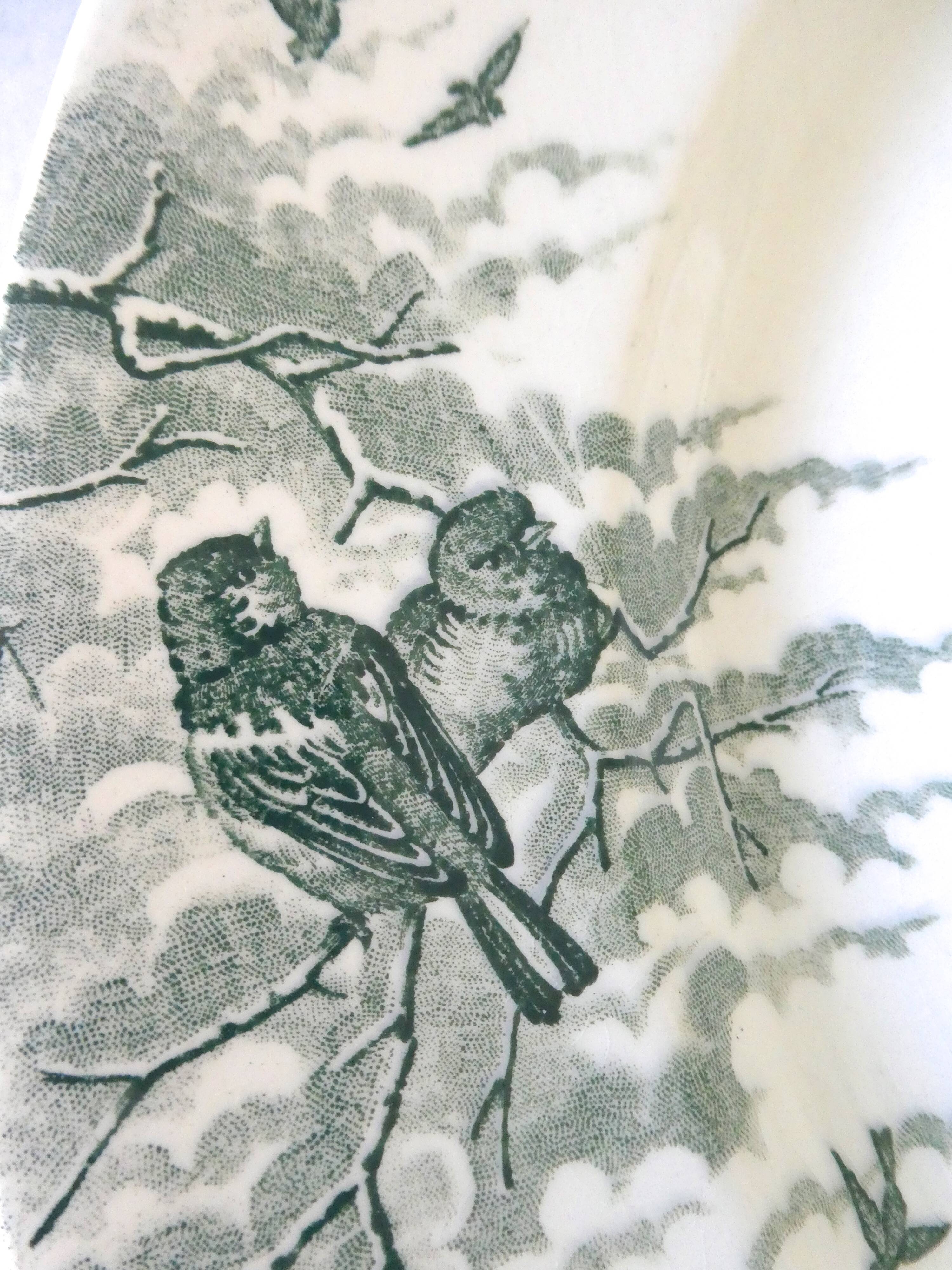 Round dish Sarreguemines, bird décor, model Snow, 1900