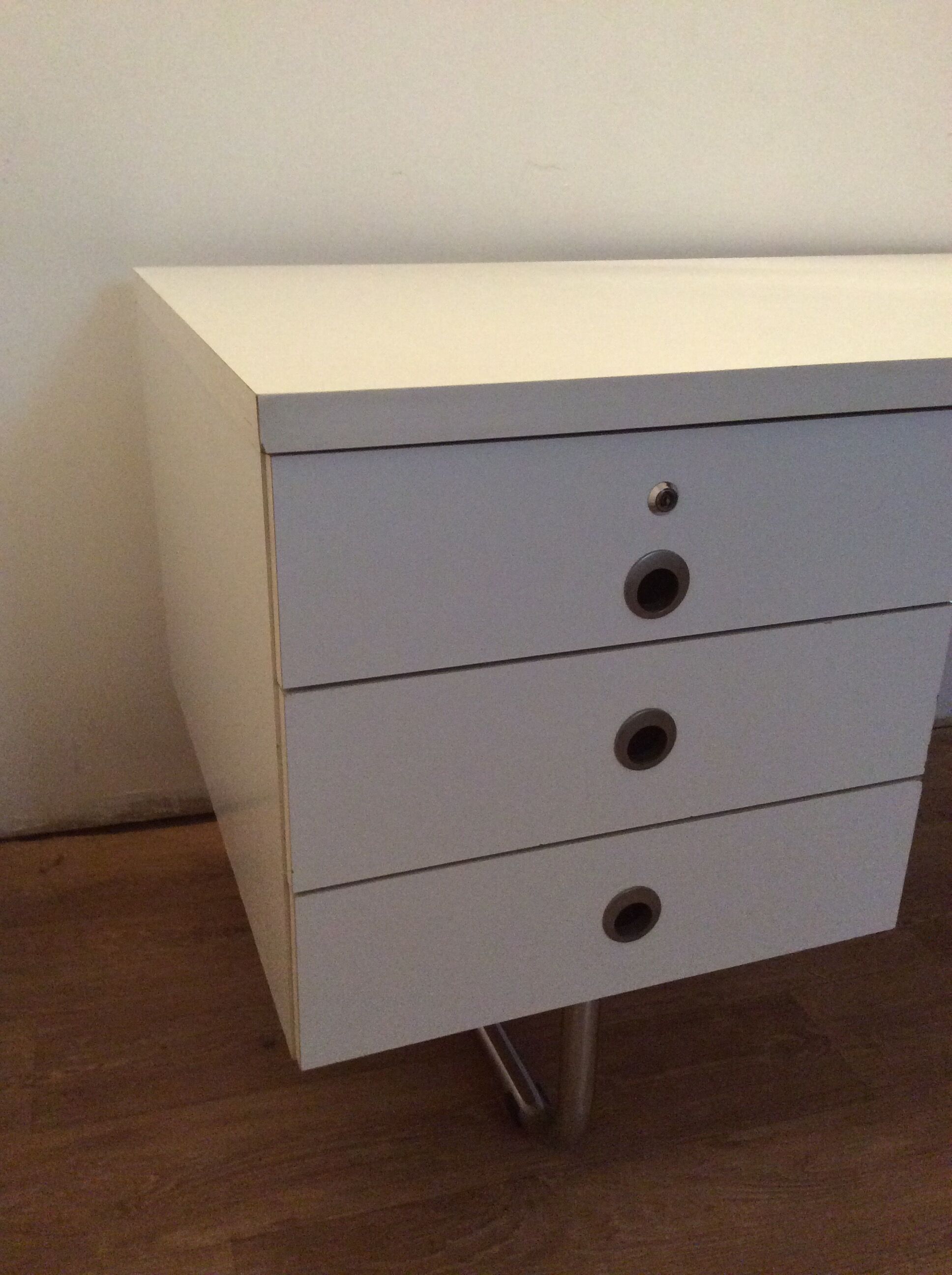 Bureau style bauhaus en formica des années 70