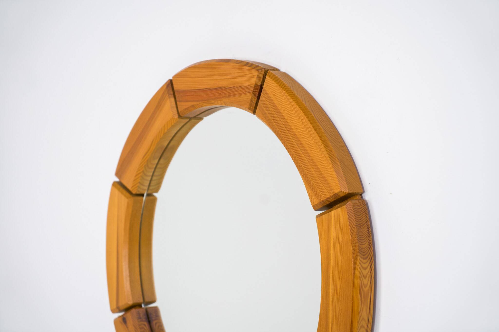 Sculptural wall-mirror in solid pine
