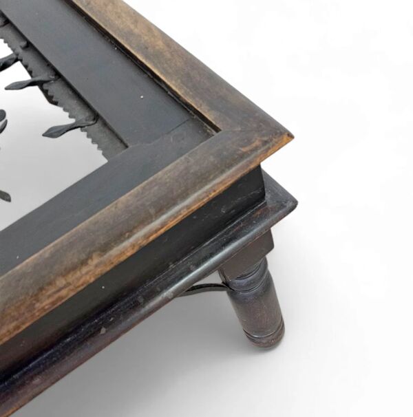 Table basse brutaliste française, fer forgé, berger avec chien et son troupeau, années 1970, plateau en verre transparent