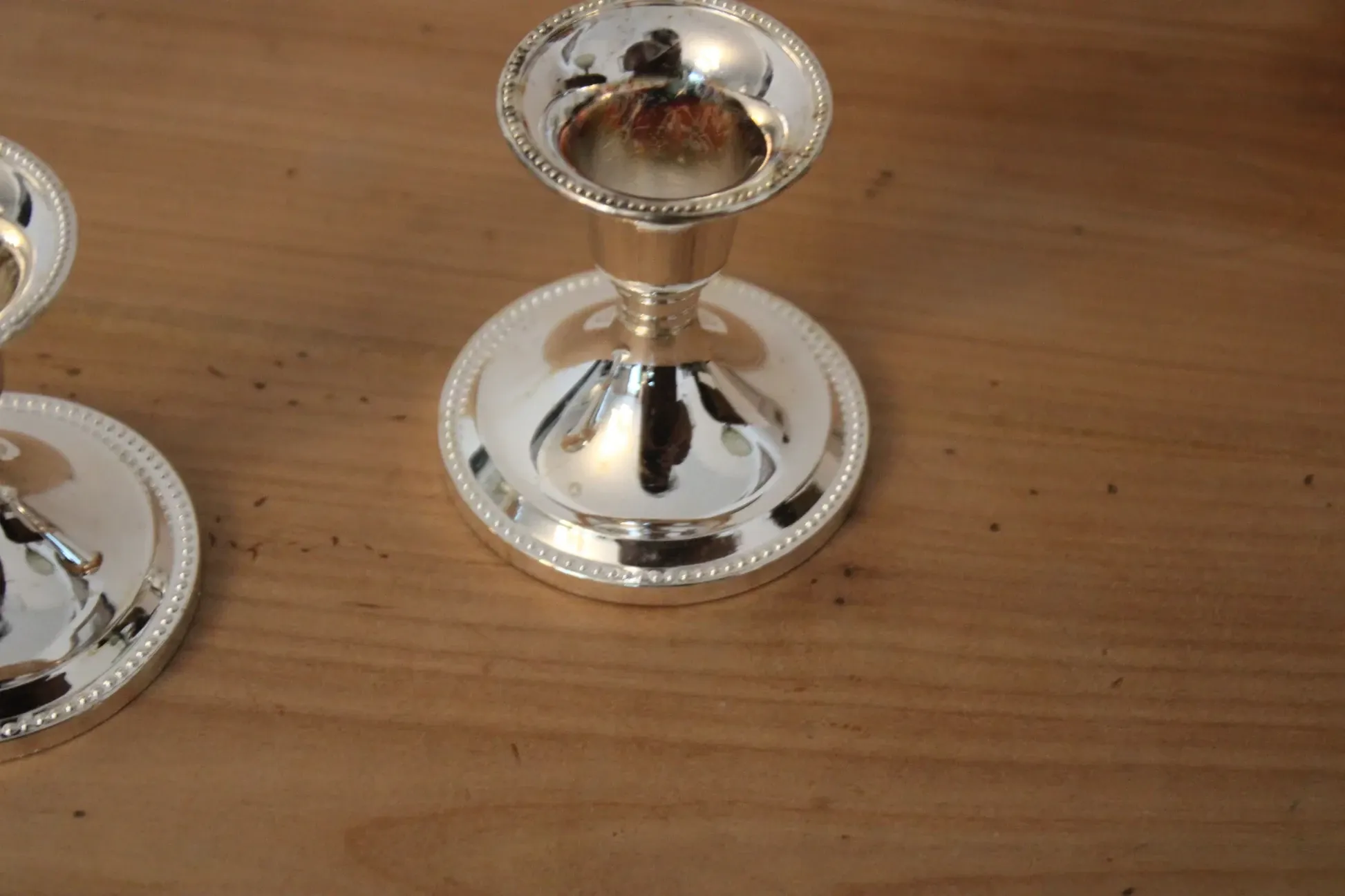 Pair of small silver candle holders with beaded borders – With Boursault box – H 7 cm