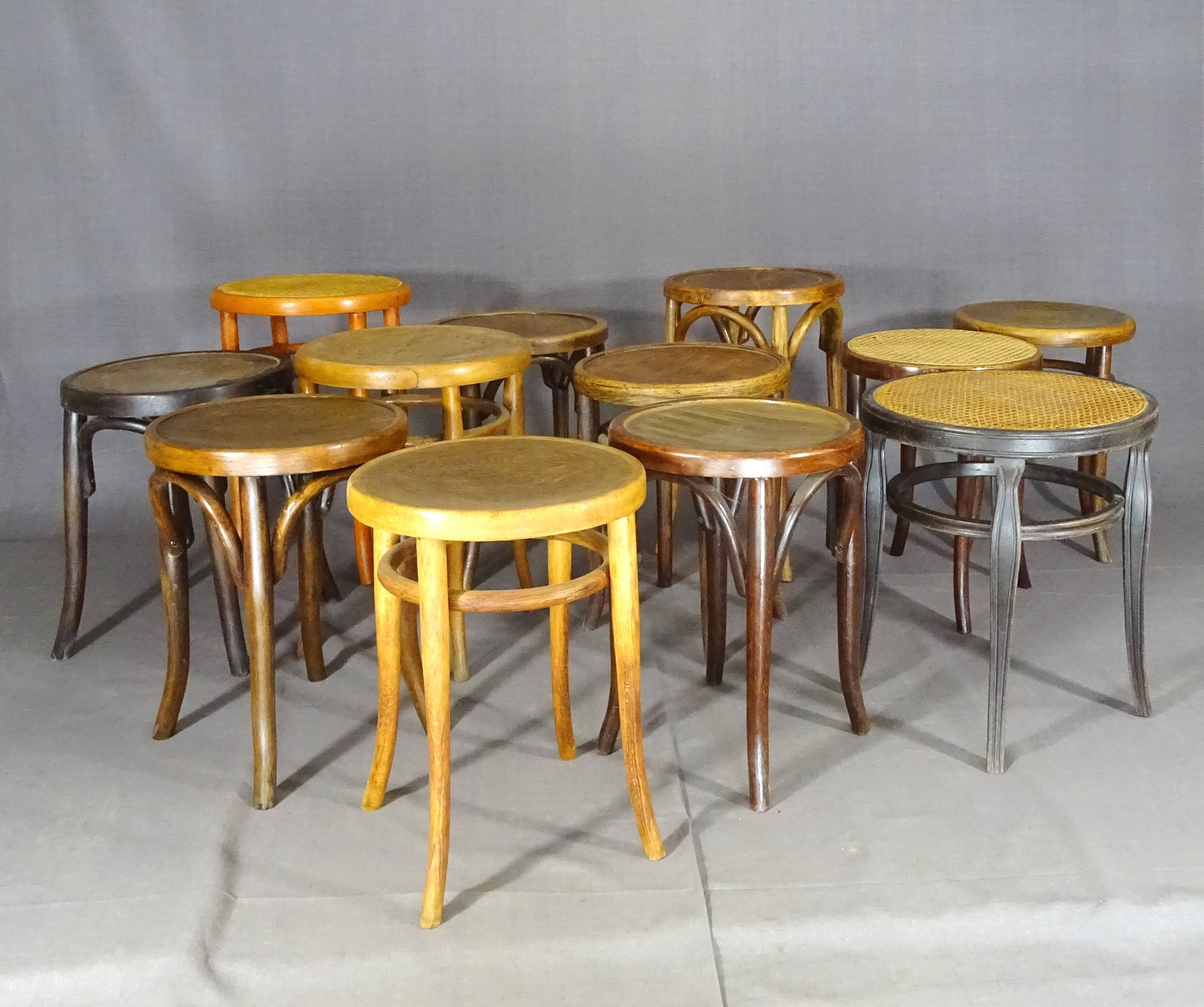 12 tabourets bas,canné, bois, Thonet Baumann Kohn Fischel 1900 à 1925
