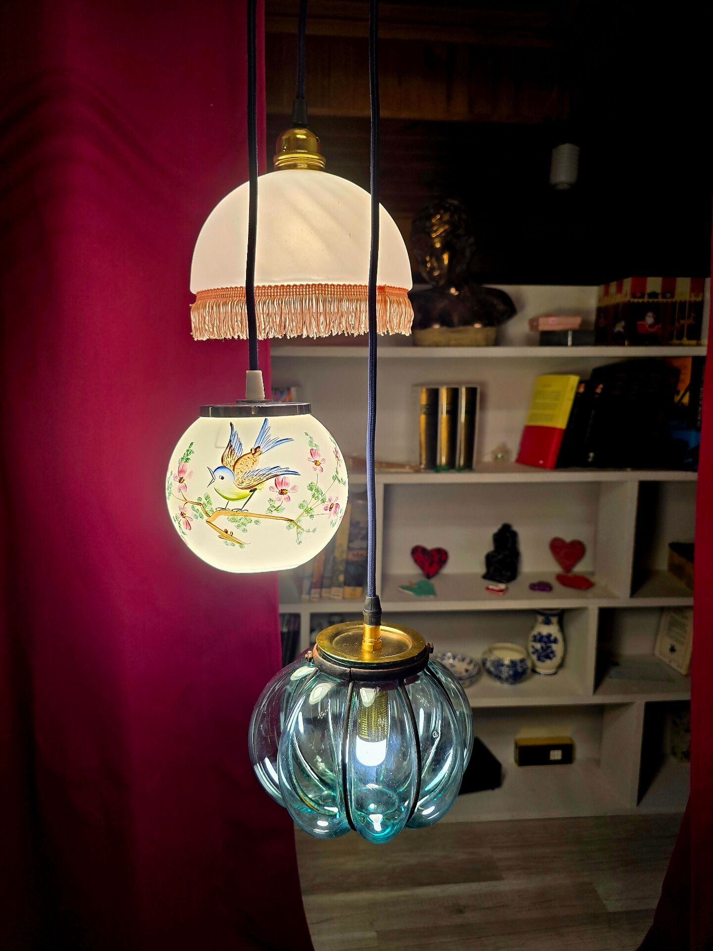 Suspension cascade triple globes anciens verre et opaline