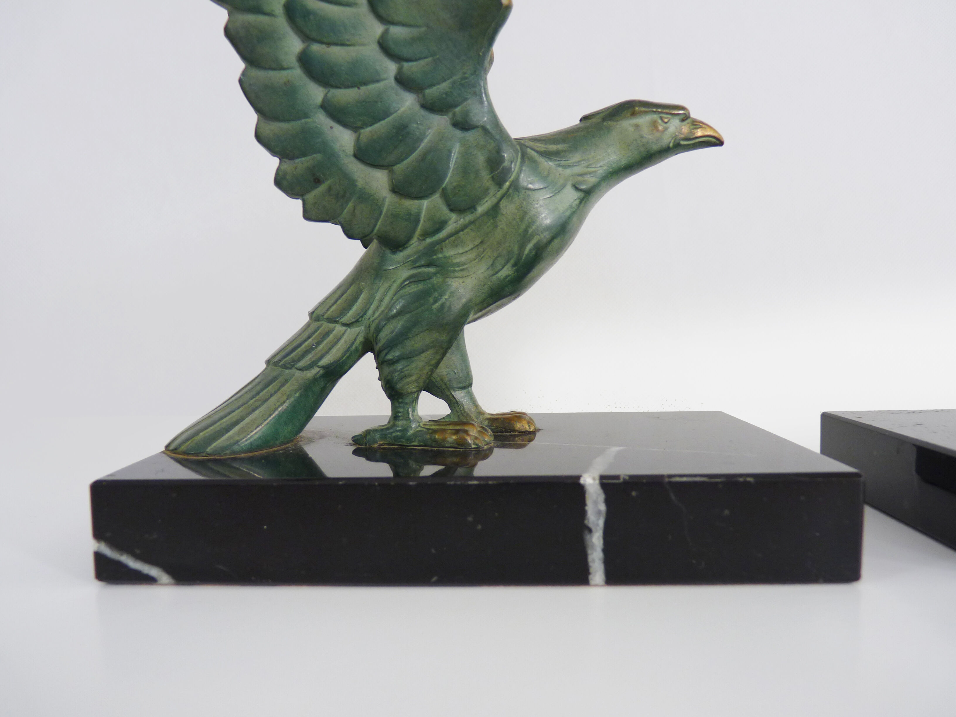 Pair of art deco eagle bookbands in marble and regulates, eagle bookbands. Year 30