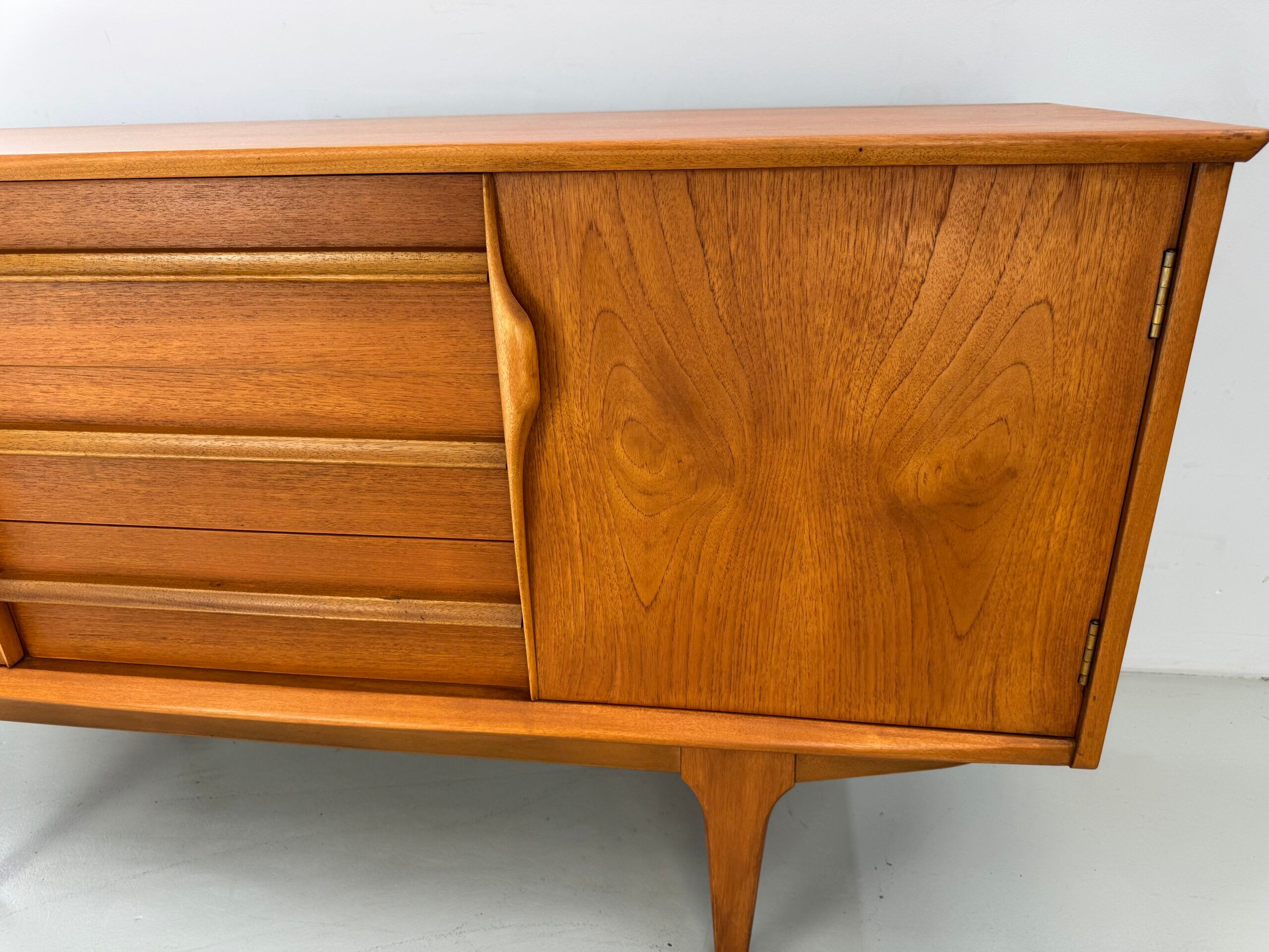 Buffet vintage Jentique.