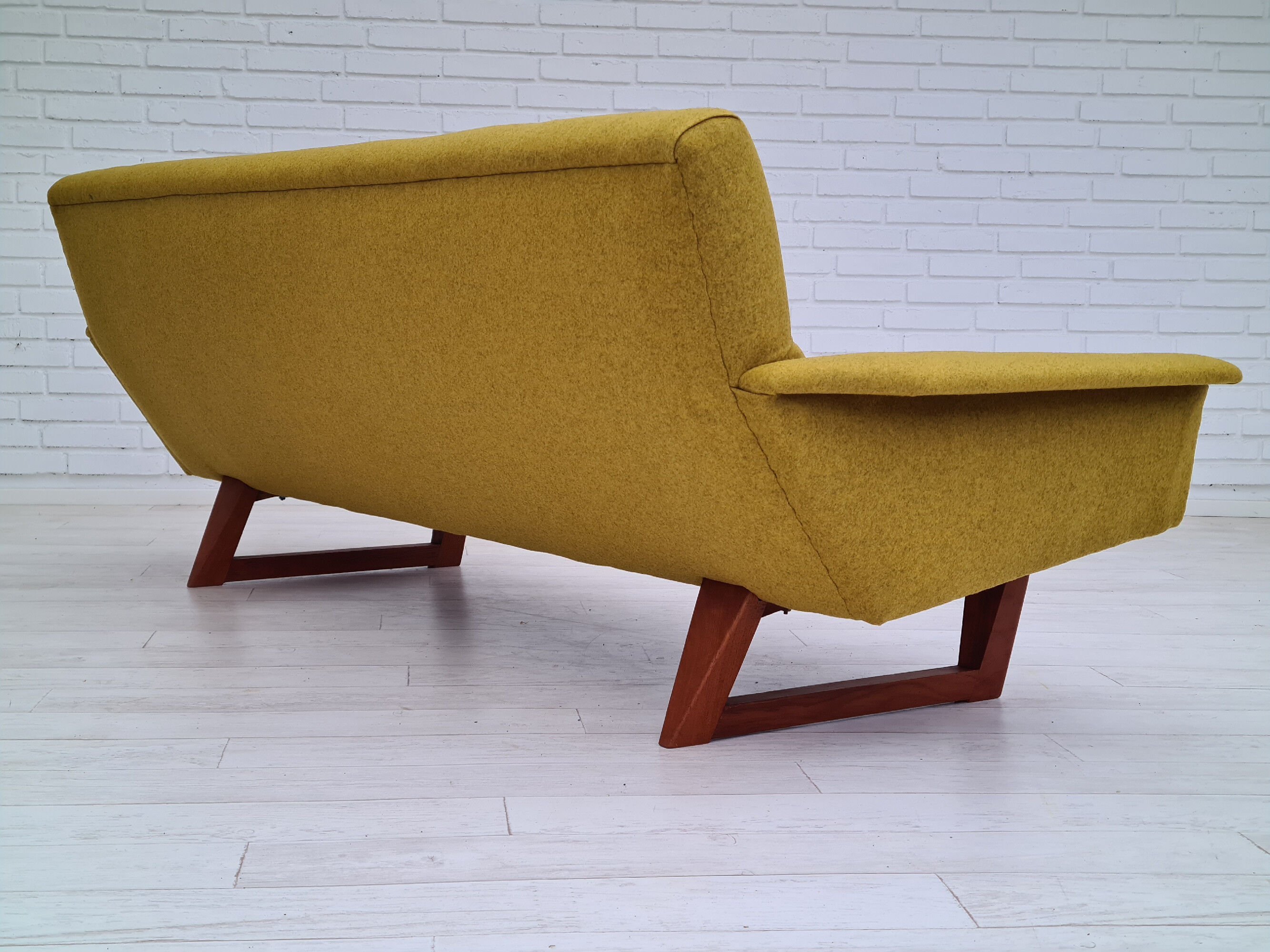 Canapé 3 modèle H.M.11, design danois par Illum Wikkelsø