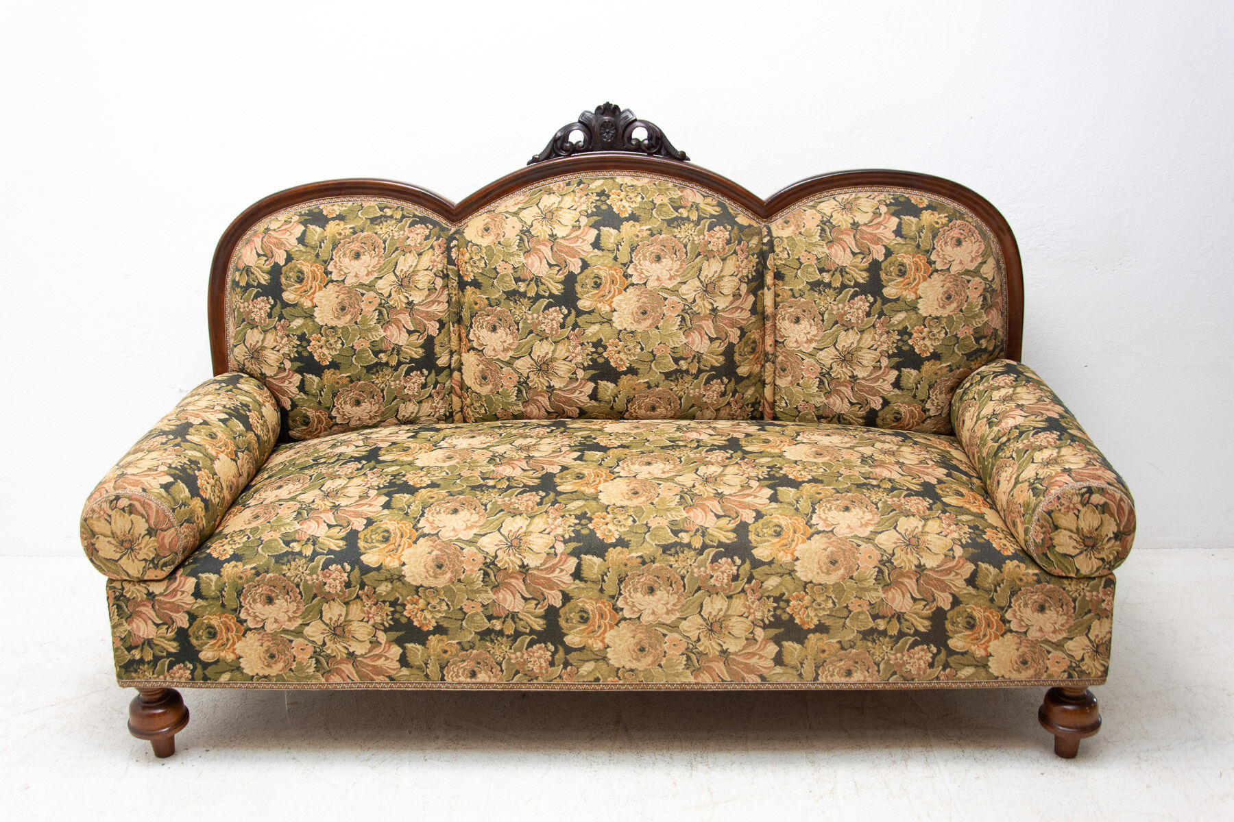 Historicizing sofa, Austria-Hungary, 1900