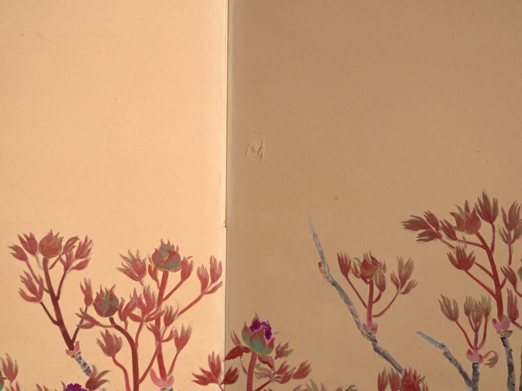 Ancient Japanese folding screen with two panels on a gold background – Japan, circa 1920