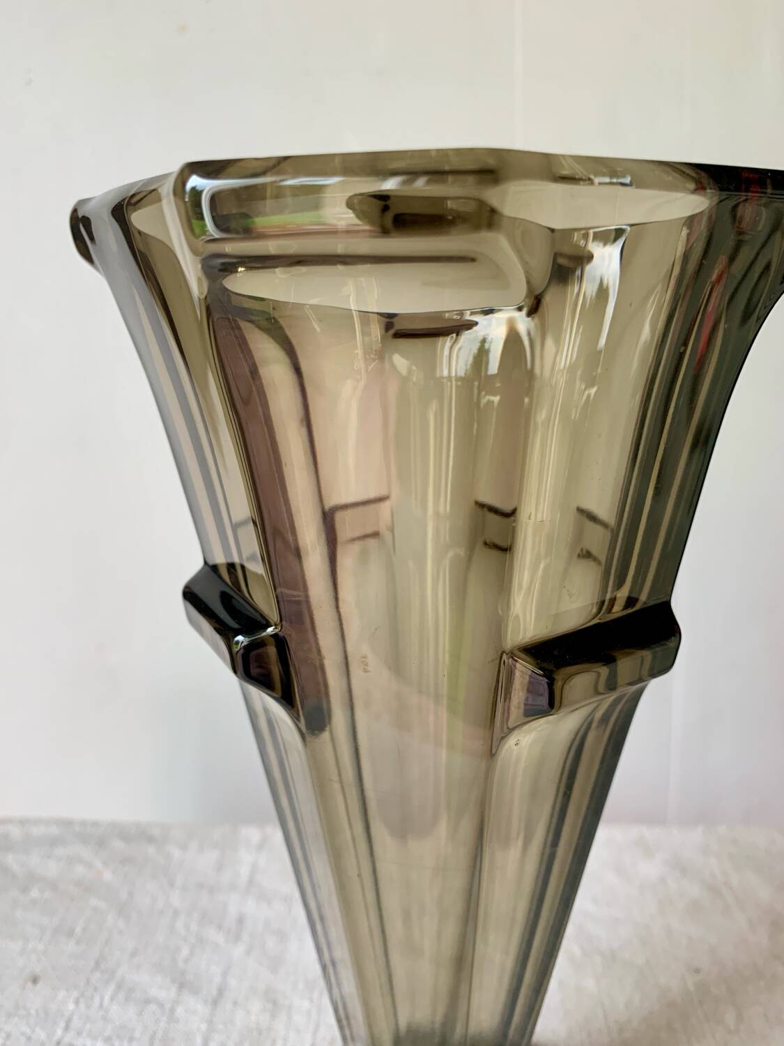 Vase cornet 1930 Art Deco verre fumé
