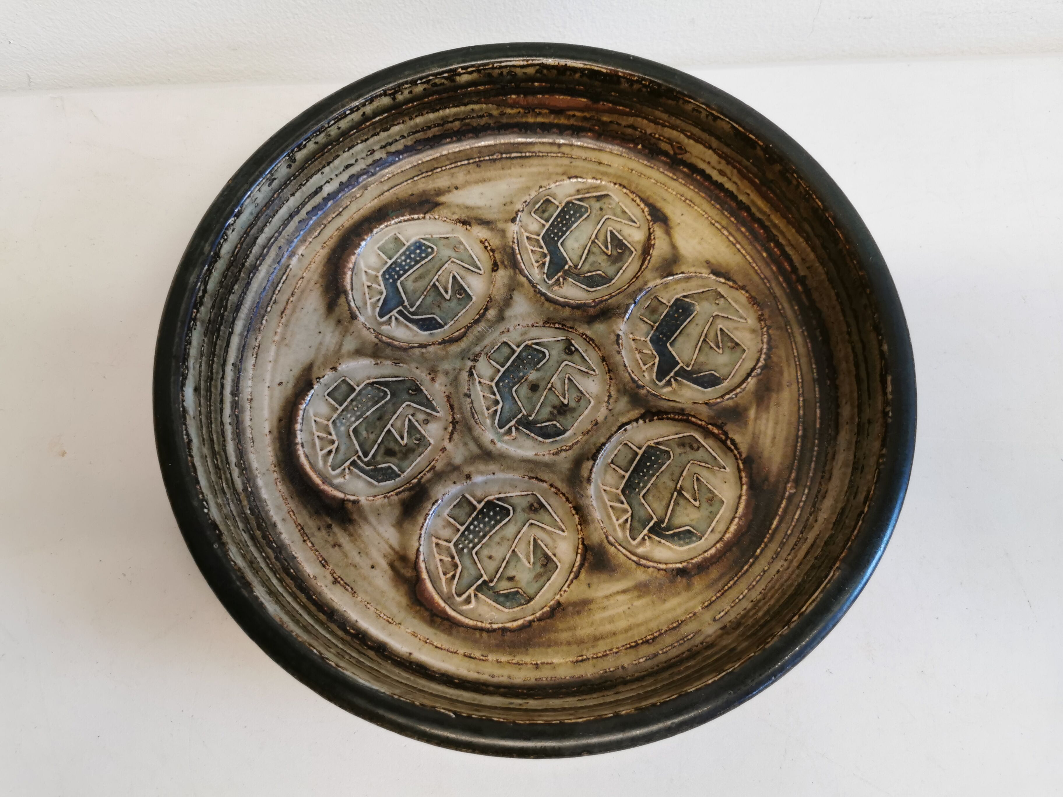 Dish in stoneware with  model 21936, by Jørgen Mogensen and manufactured by Royal Copenhagen