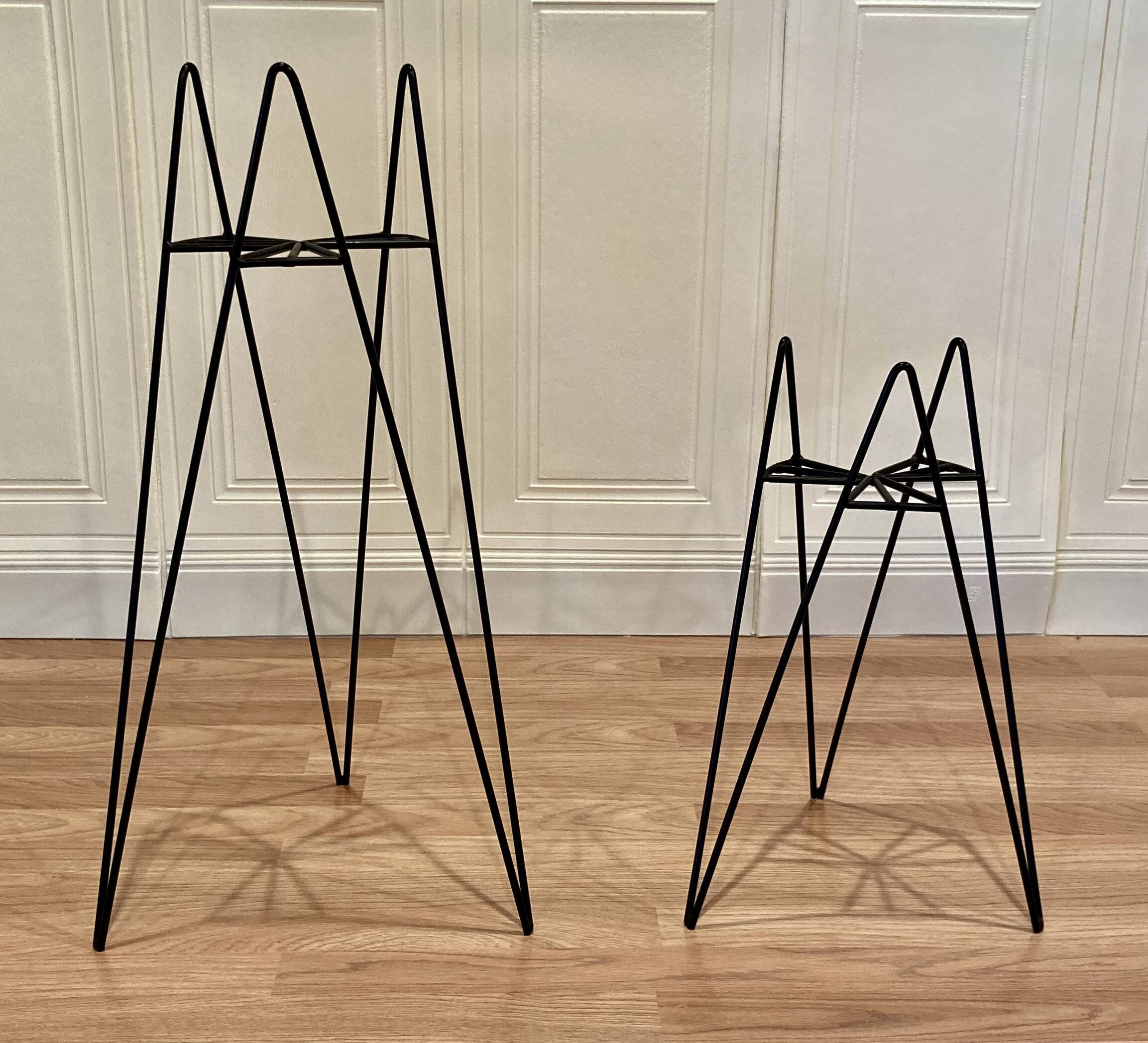 Pair of 1950s design side tables or nesting tables.