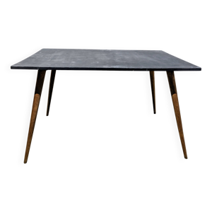 Table vintage aux pieds - compas