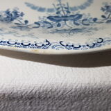 Plat en faïence de St Amand et Hamage Nord modèle Régence, terre de fer