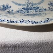 Plat en faïence de St Amand et Hamage Nord modèle Régence, terre de fer