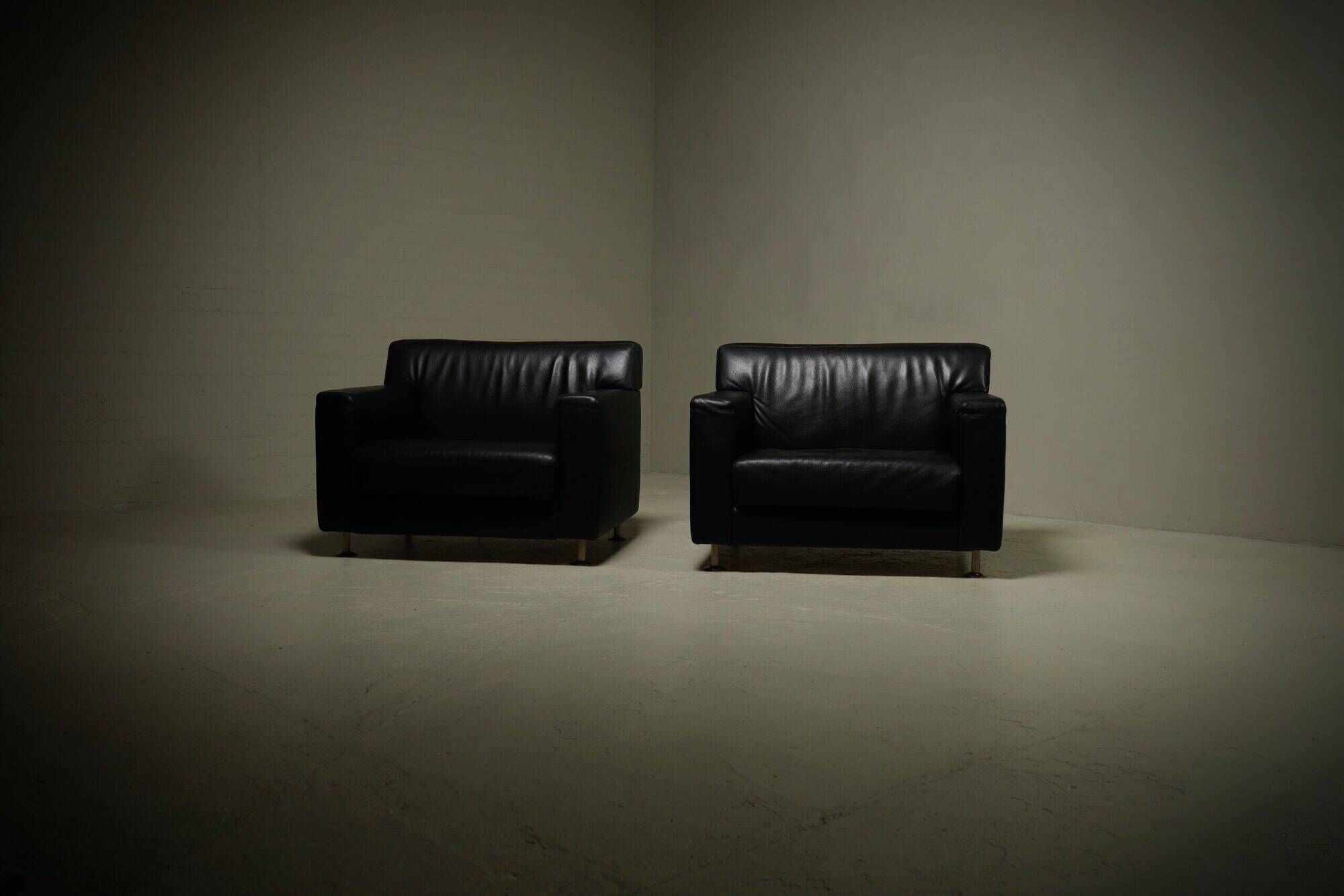 Pair of lounge chairs by Kunihide Oshinomi for Matteo Grassi 1980s