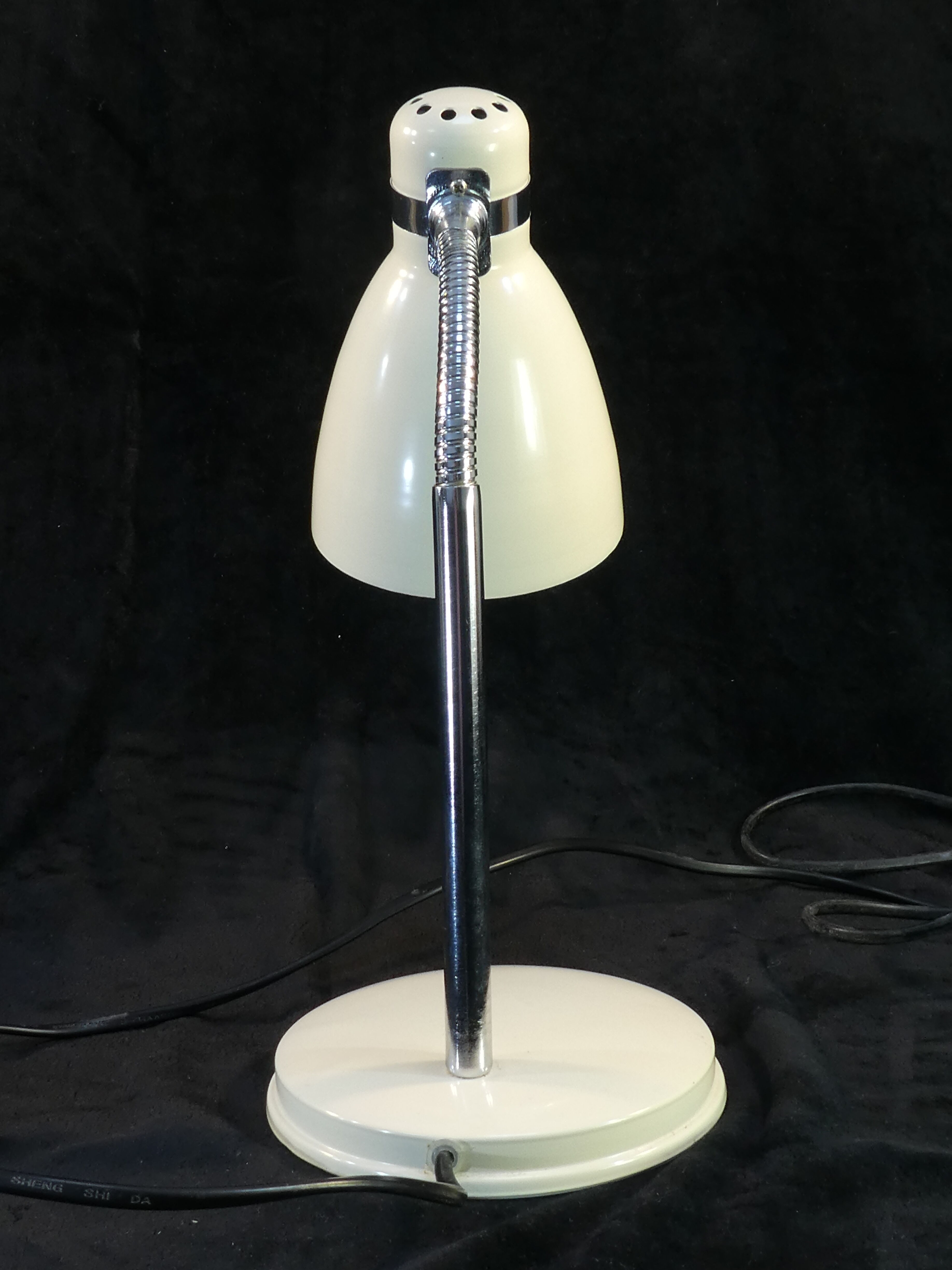 Vintage articulated desk lamp in beige metal years 70