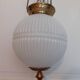 Suspension ancienne en opaline et laiton