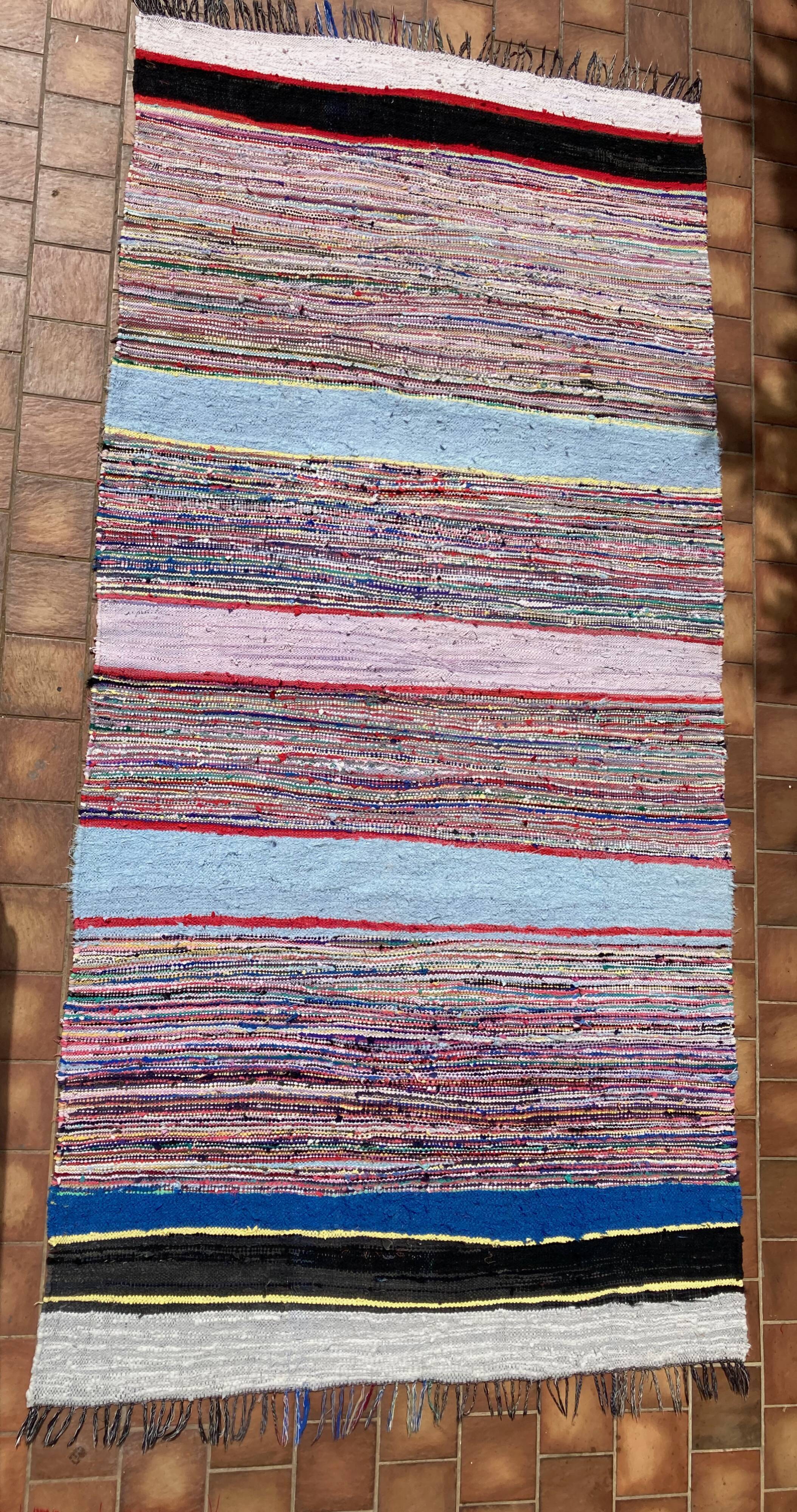 Contemporary and artisanal carpet 290 x 138 cm